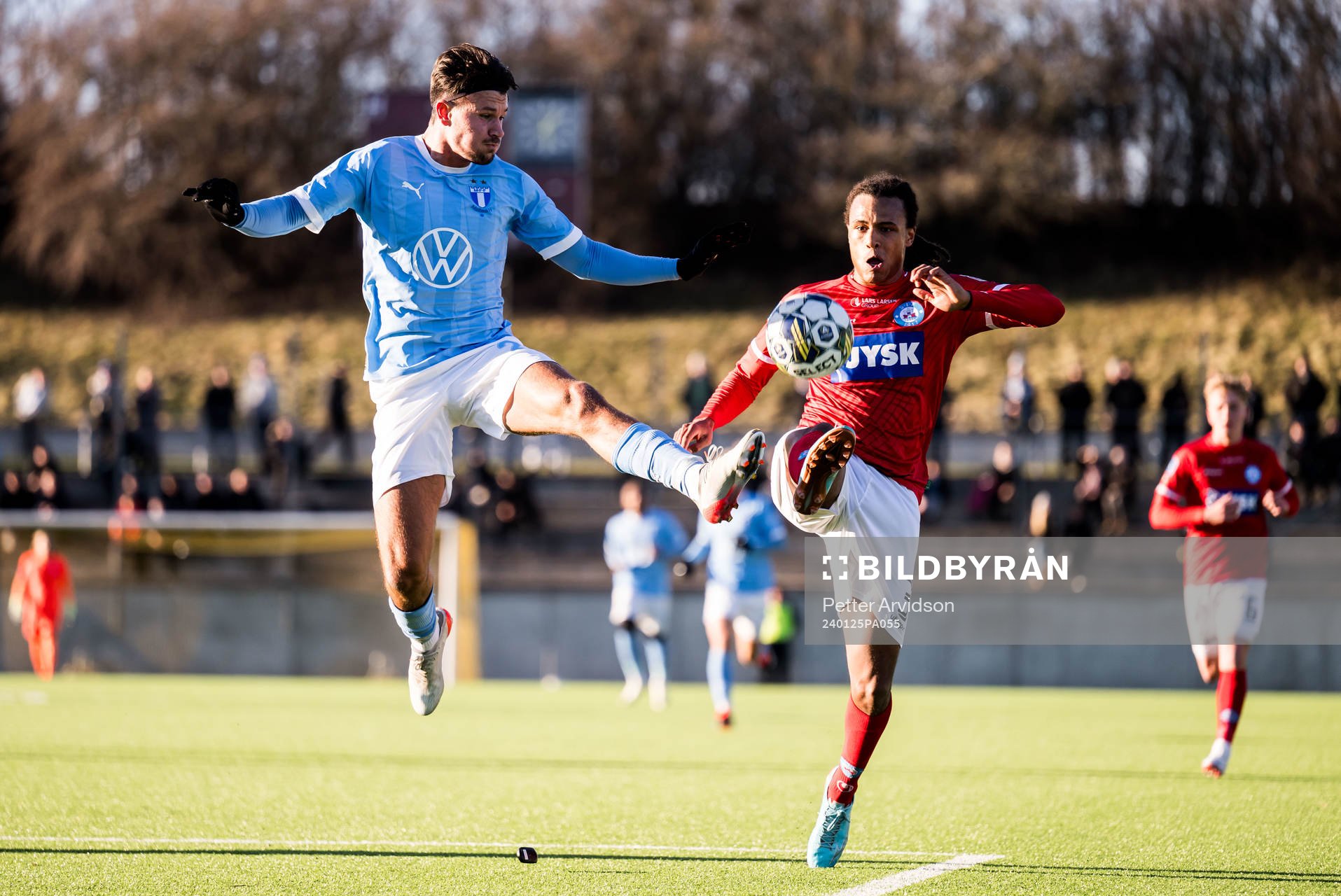 Malmö FFs Stefano Vecchia och Silkeborgs Robin Østrøm