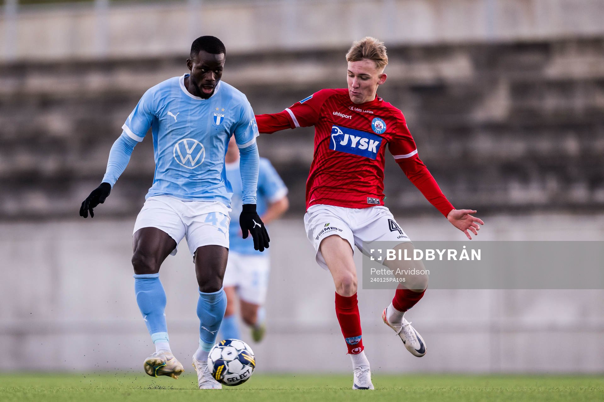 Malmö FFs Malik Abubakari och Silkeborgs Joel Felix
