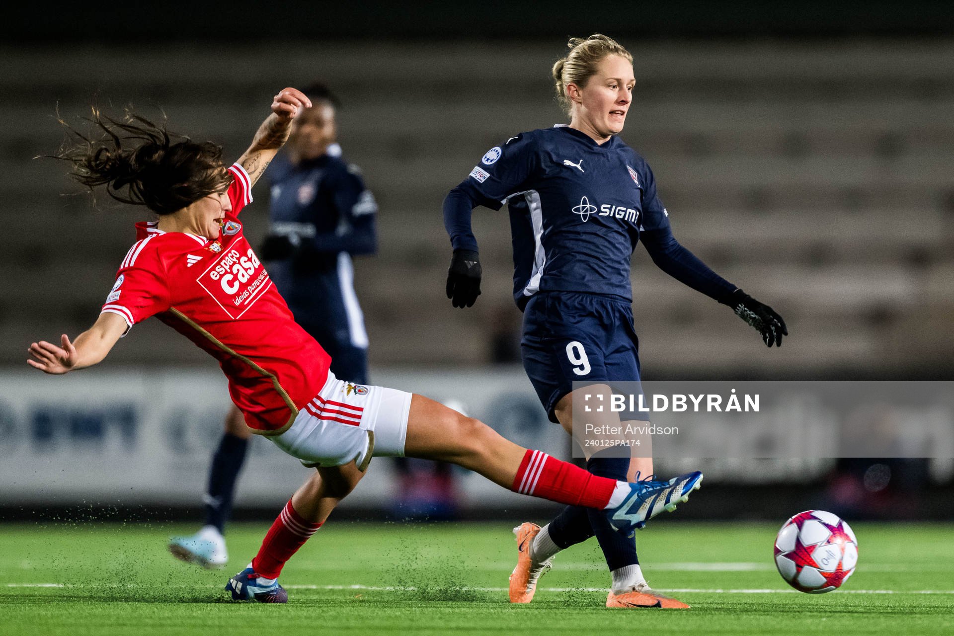 Catarina Amado of Benfica and Emilia Larsson of FC Rosengård during the UEFA Women's Champions League football match between FC Rosengård and Benfica on January 25, 2024 in Malmö.