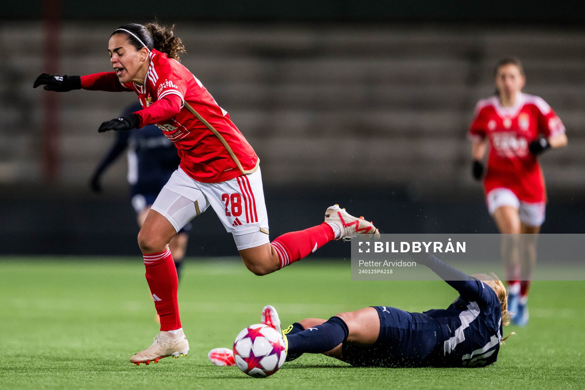 Andrea Falcon of Benfica and Sofie Bruun Bredgaard of FC
