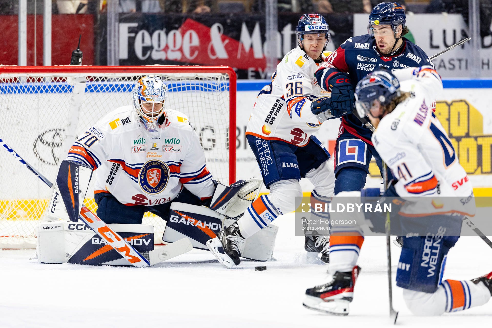 Linköpings Mattias Hävelid, ej i bild, gör 1-1  bakom