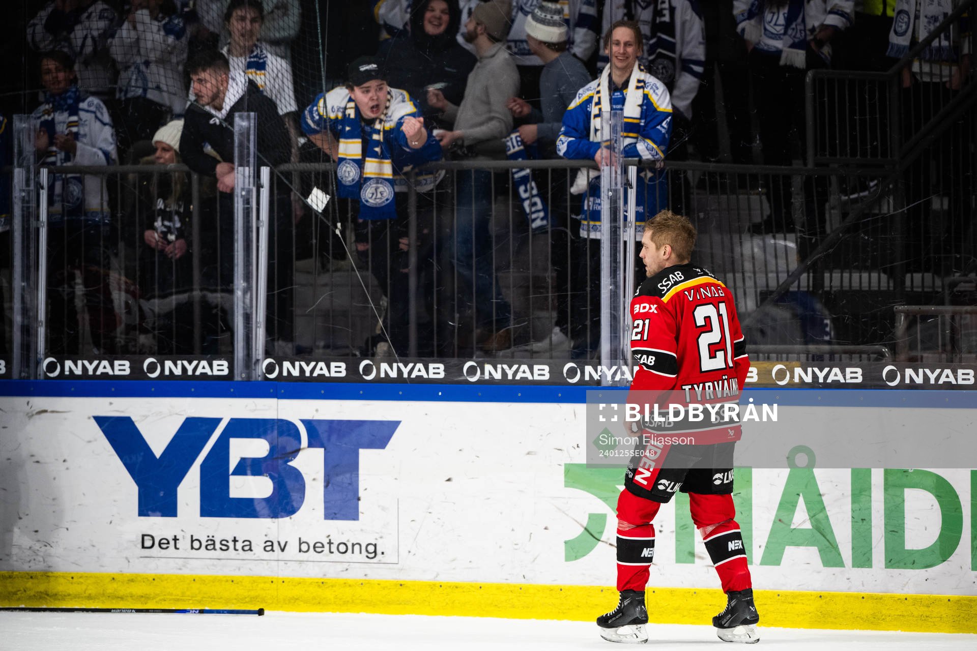 Leksands supportrar och Luleås Juhani Tyrväinen