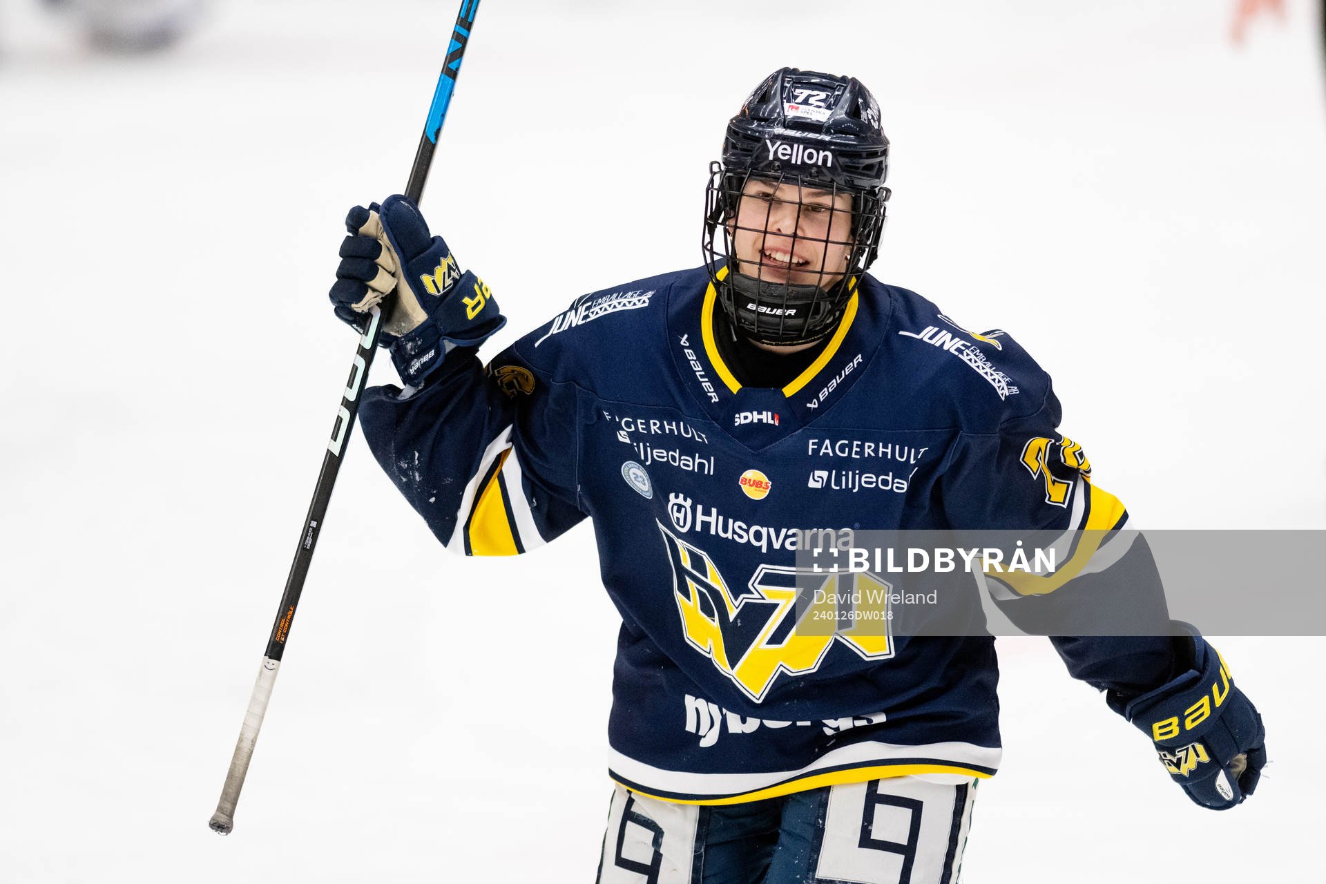 HV71s Kiira Yrjänen jublar