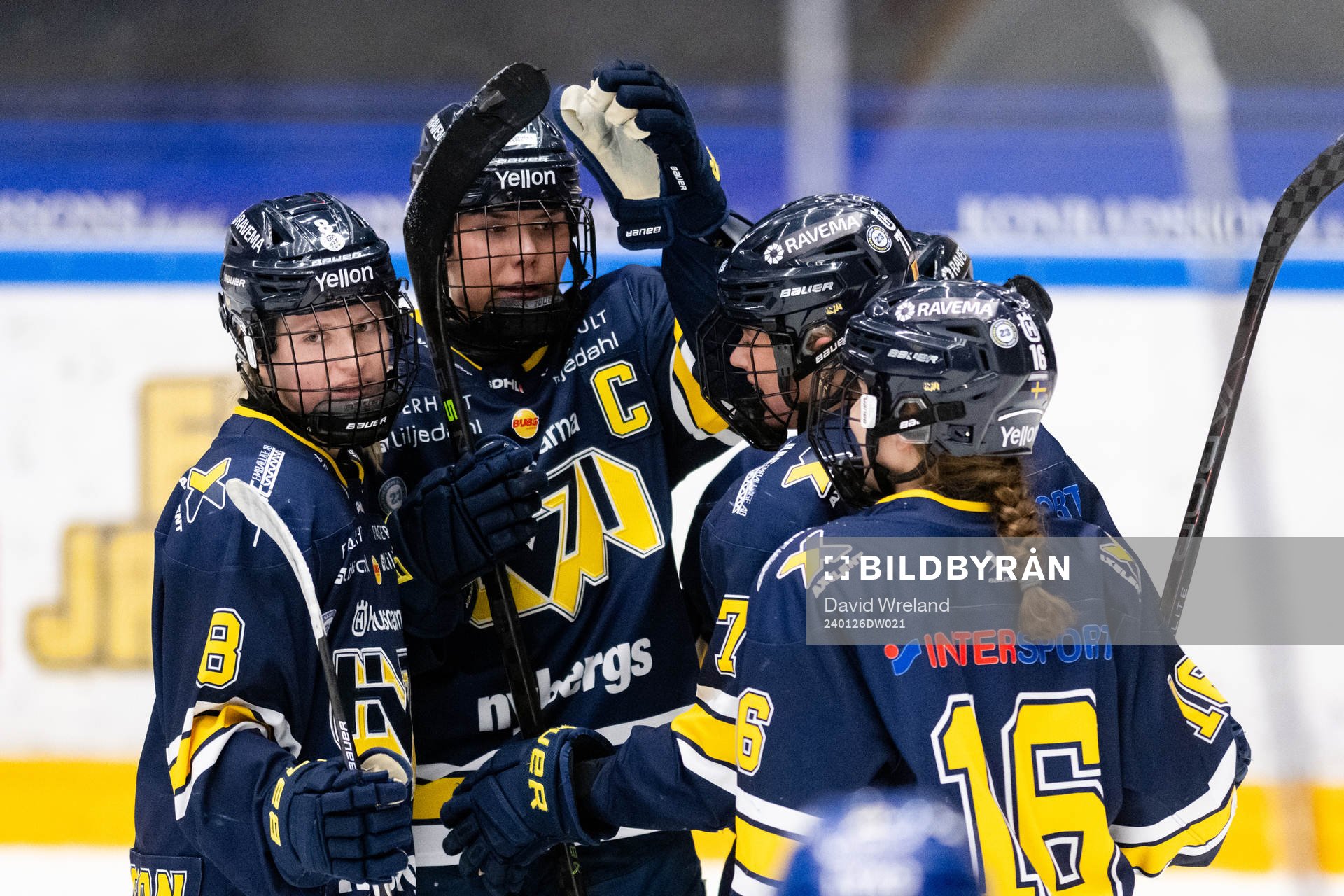 HV71s Mira Jungåker jublar