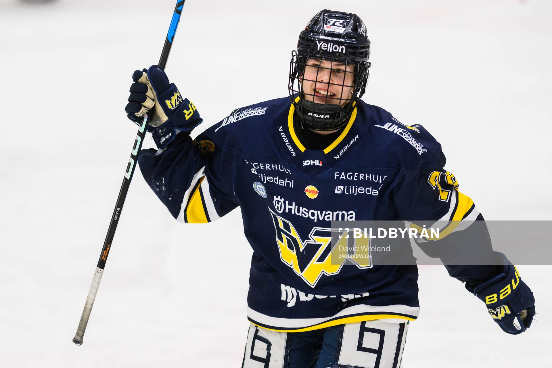 HV71s Kiira Yrjänen jublar