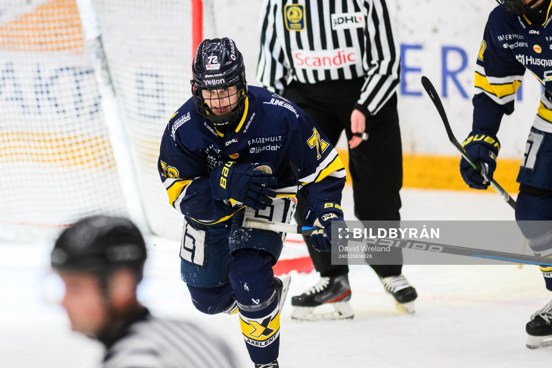 HV71s Kiira Yrjänen jublar