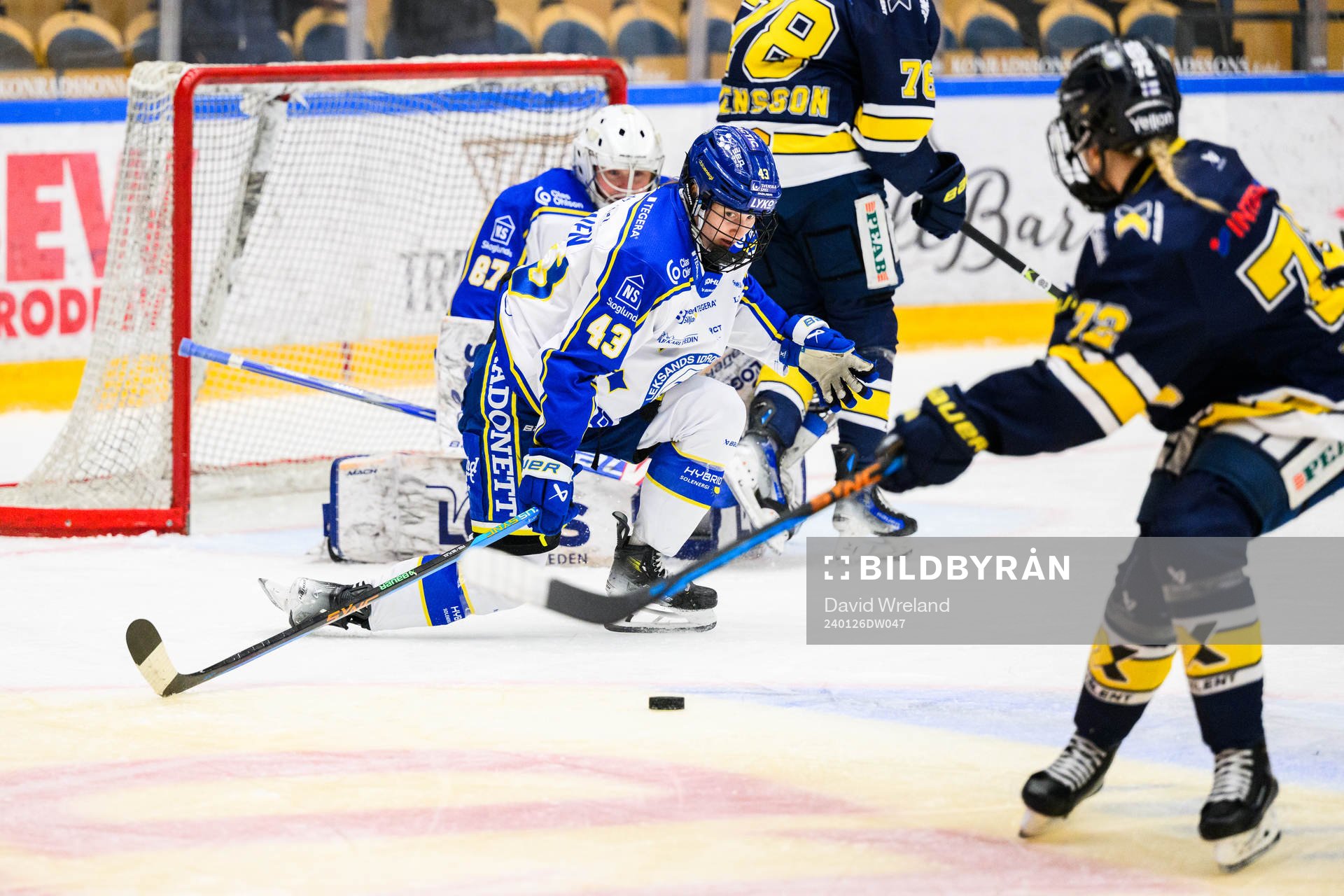 Leksands Aino Karppinen täcker skott från HV71s Kiira