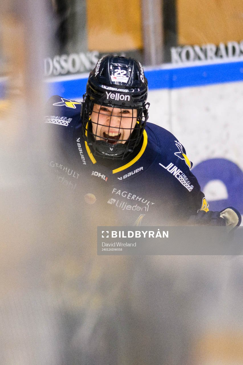 HV71s Suvi Käyhkö jublar
