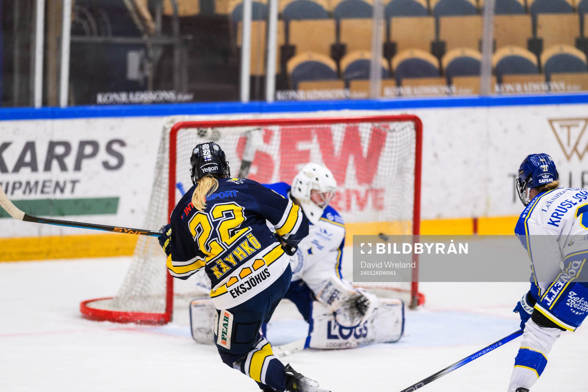 HV71s Suvi Käyhkö jublar