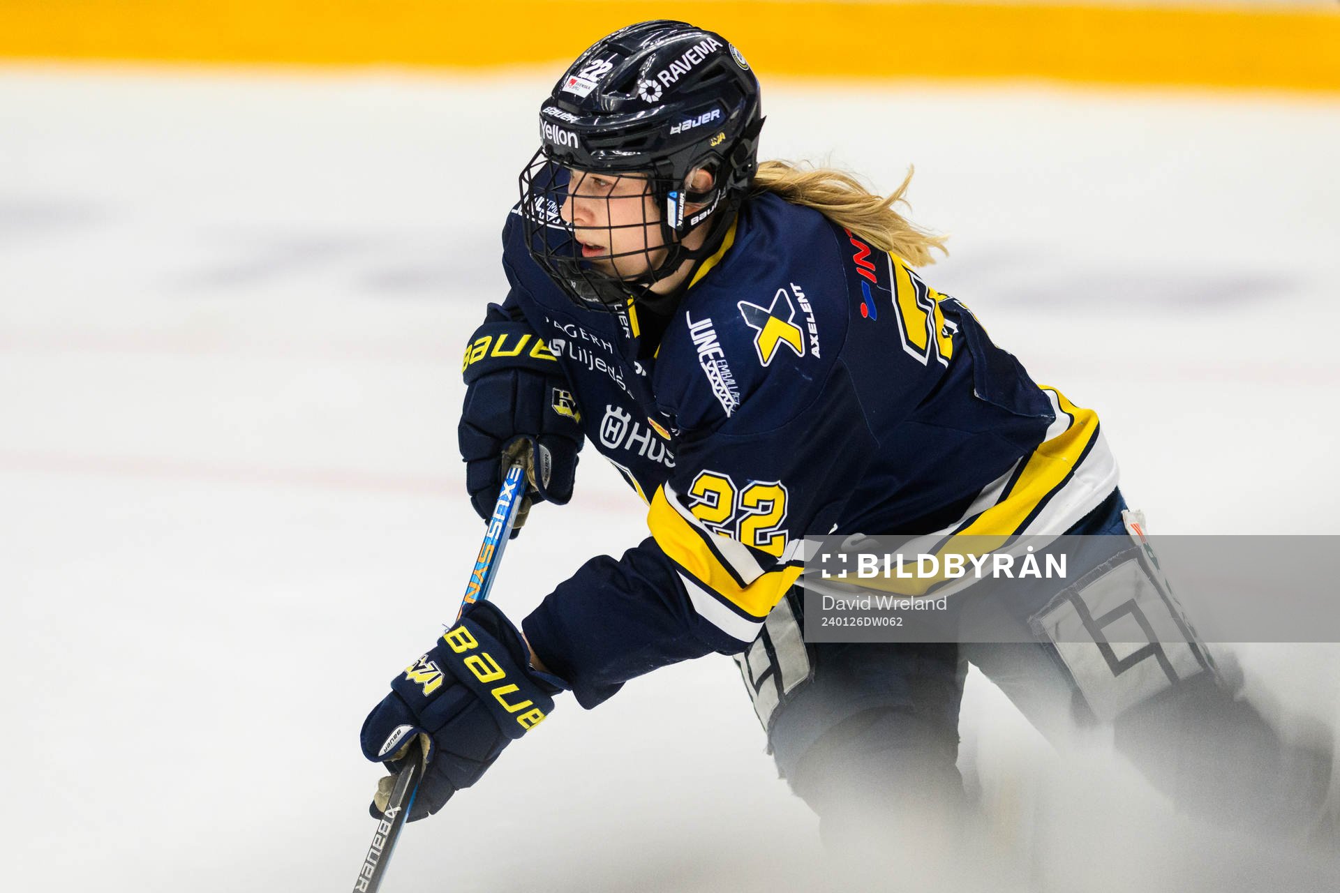HV71s Suvi Käyhkö jublar
