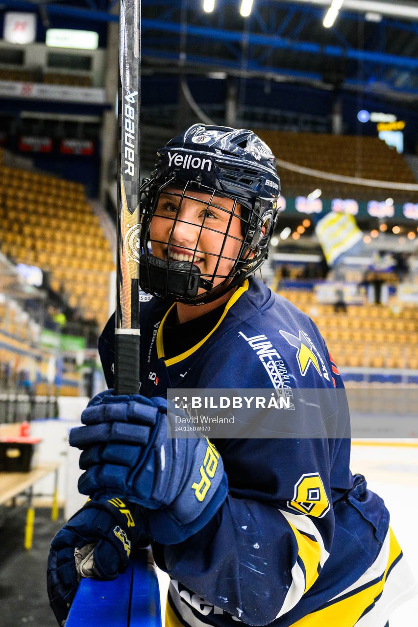 HV71s Hilda Svensson jublar