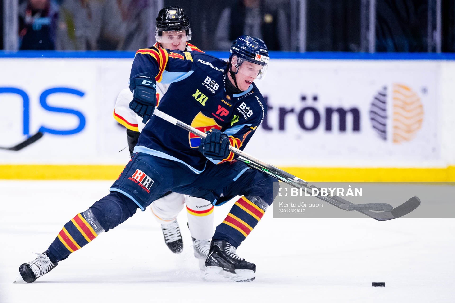 Djurgårdens Edvin Hammarlund och Brynäs Greg Scott