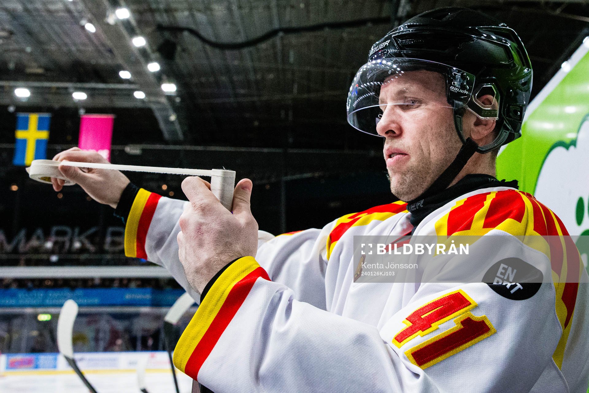 Brynäs Greg Scott lindar en klubba