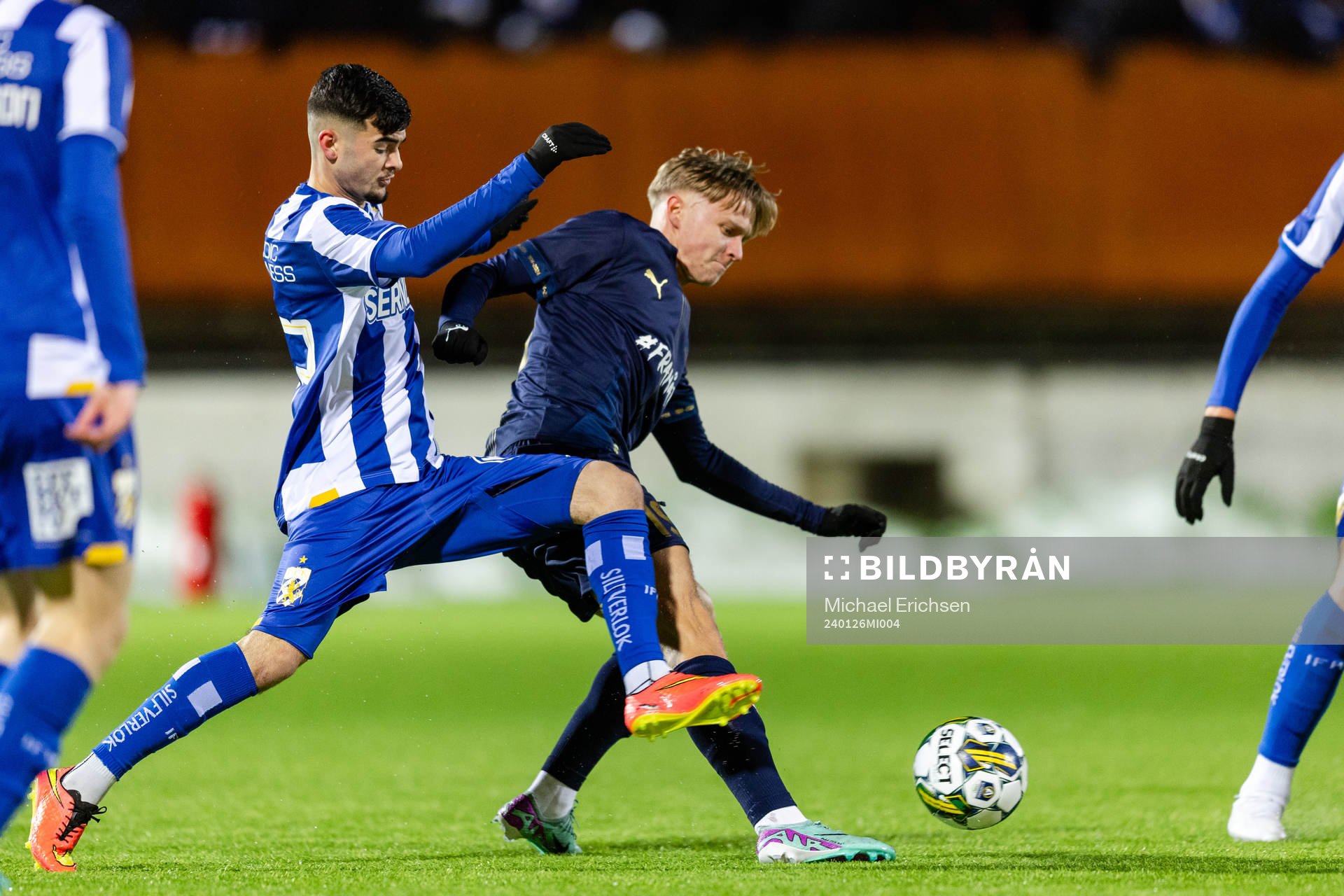 IFK Göteborgs Melvin Koliqi och Halmstads Albin Ahlstrand