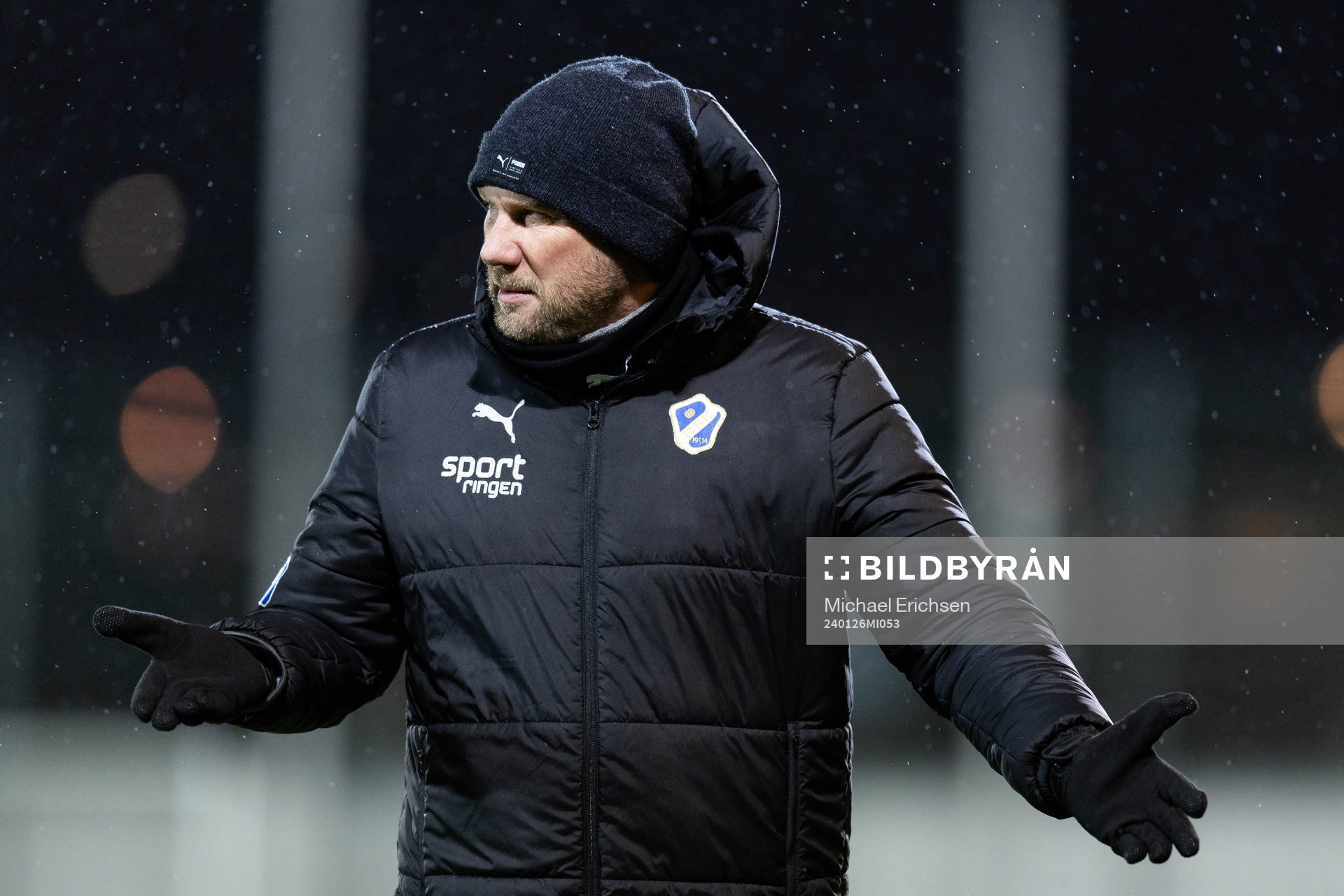 Halmstads tränare Magnus Haglund innan träningsmatchen i