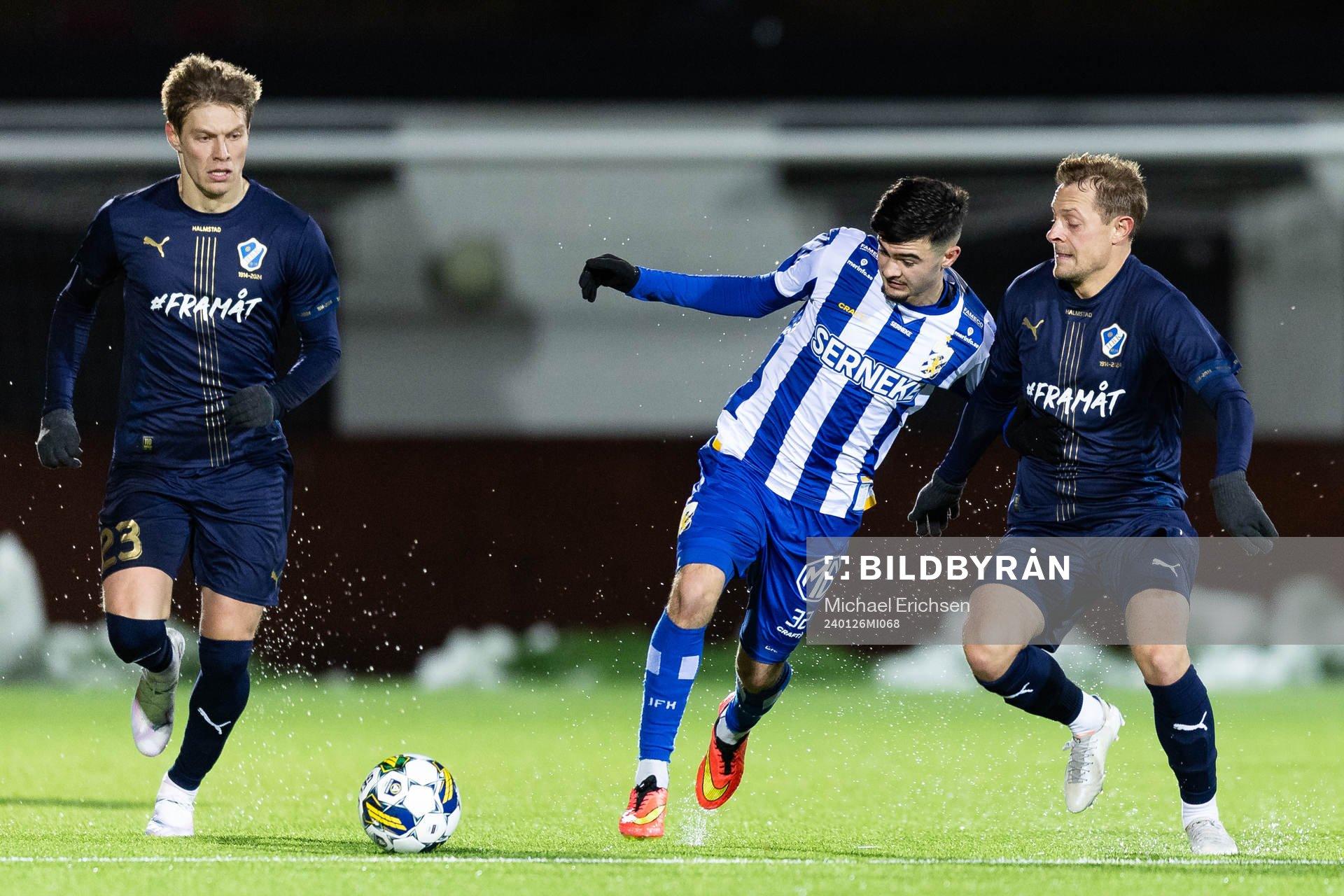 IFK Göteborgs Melvin Koliqi och Halmstads Joel Allansson