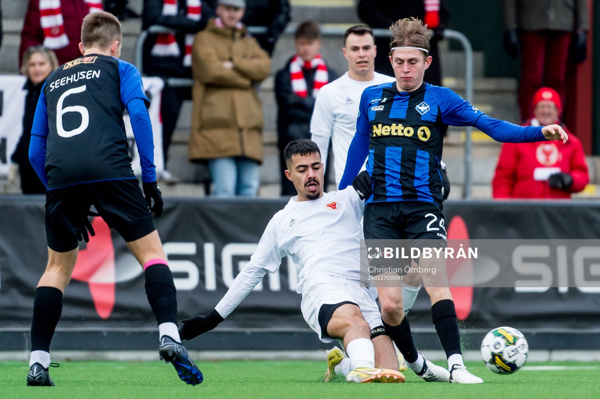 Kalmars Arash Motaraghebjafarpour och HB Køges Casper