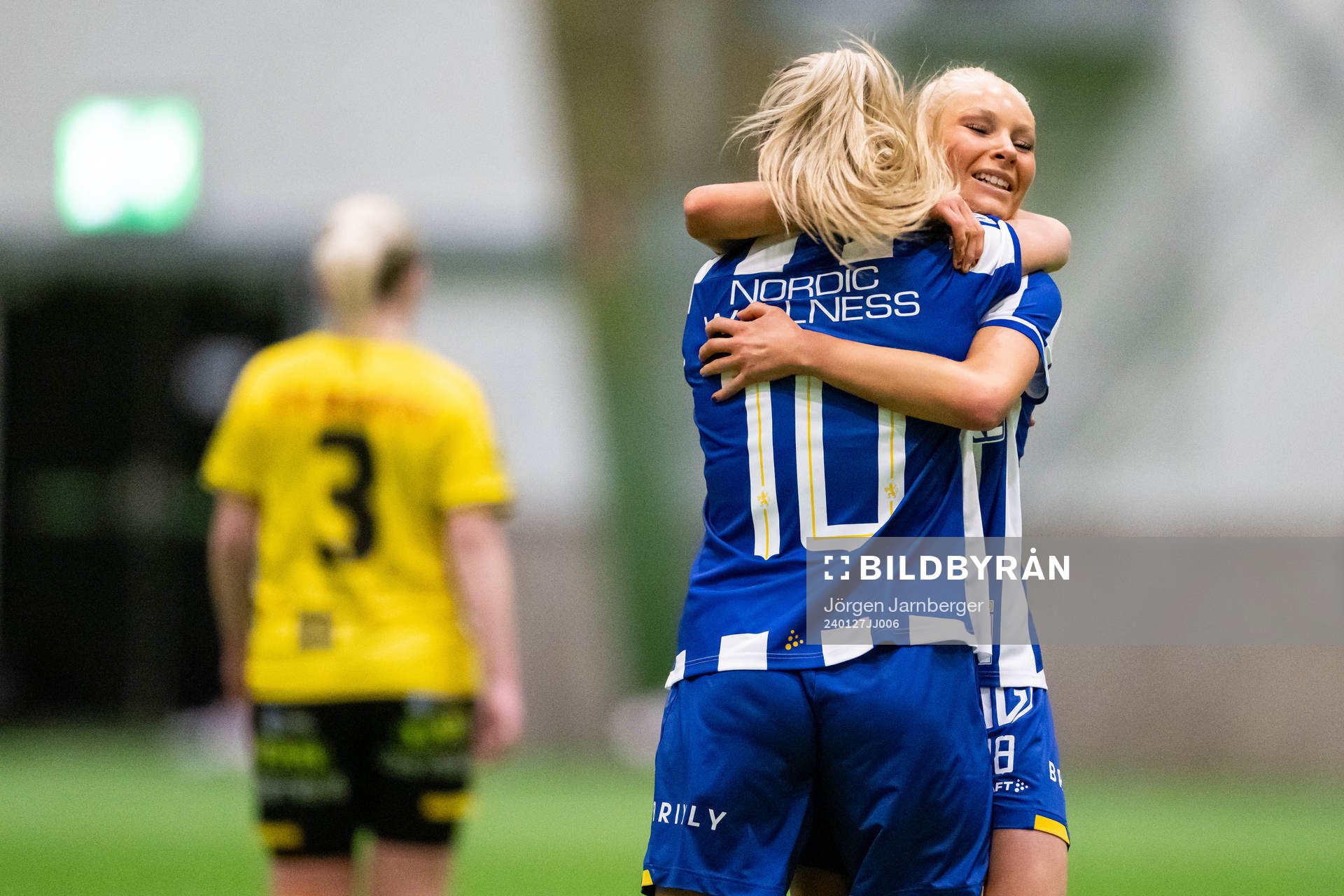IFK Göteborgs Ebba Fjordskär och Leia Molund jublar