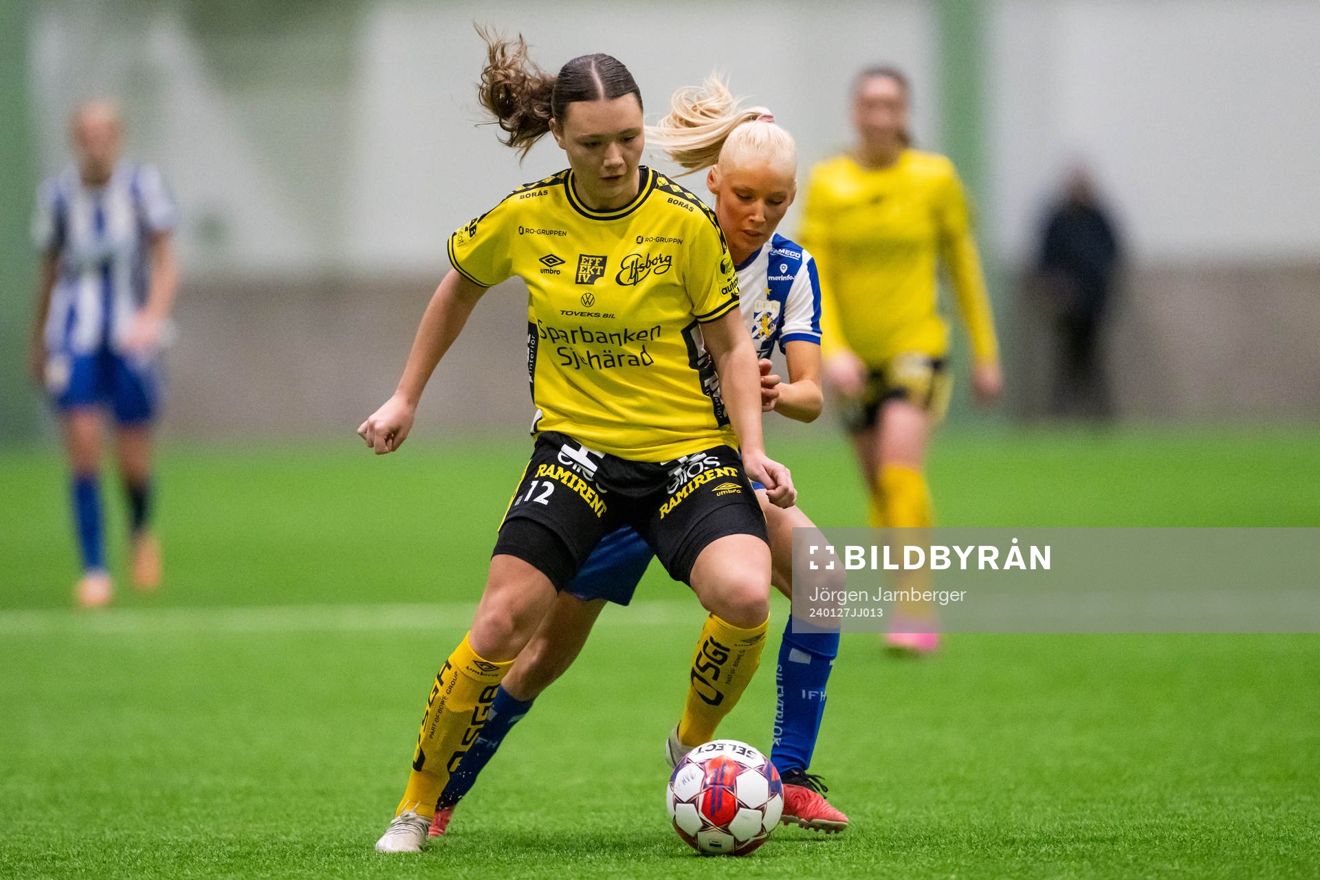 Elfsborgs Hedvig Petersson och IFK Göteborgs Leia Molund