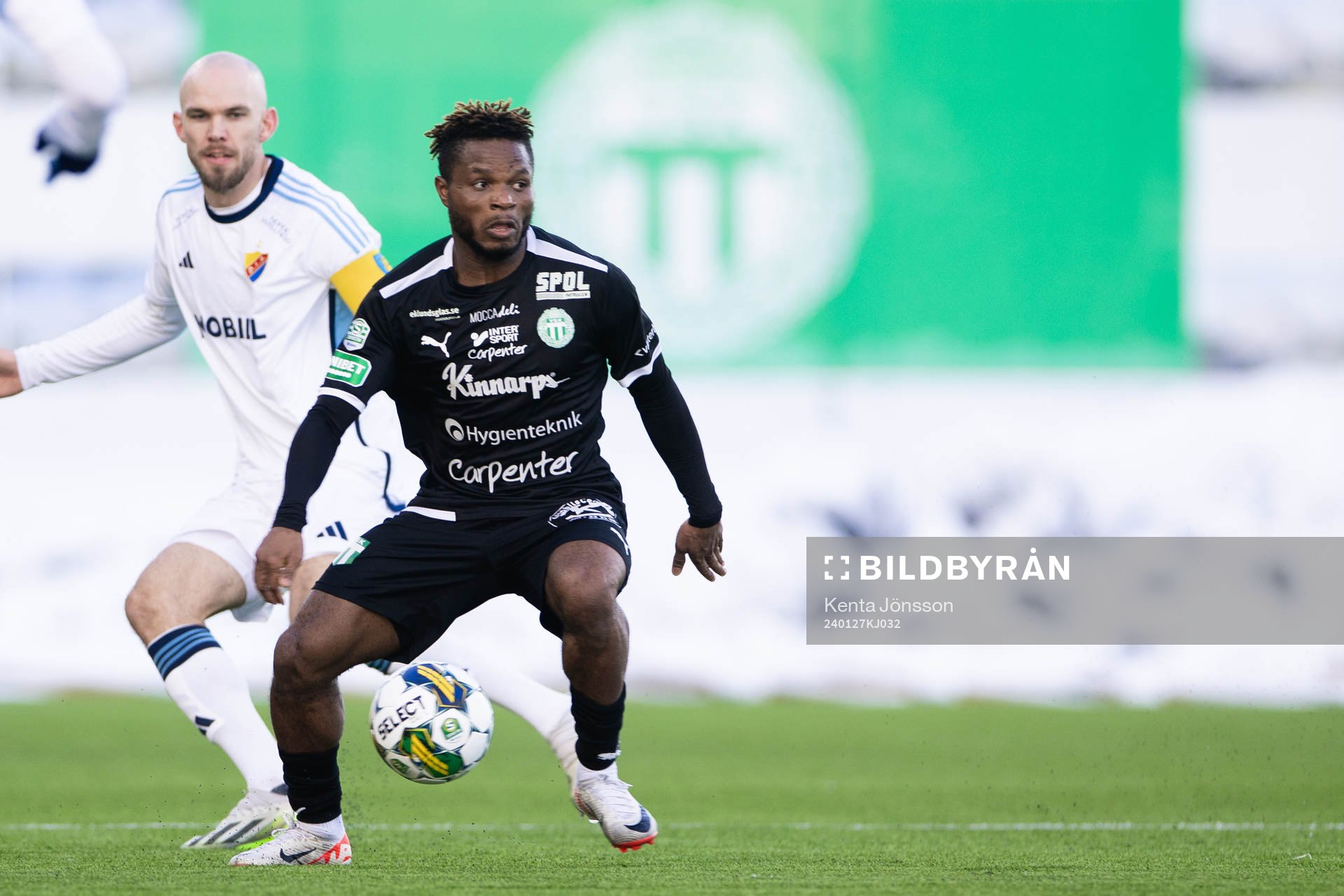 Djurgårdens Marcus Danielson och Västerås SKs Henry Offia