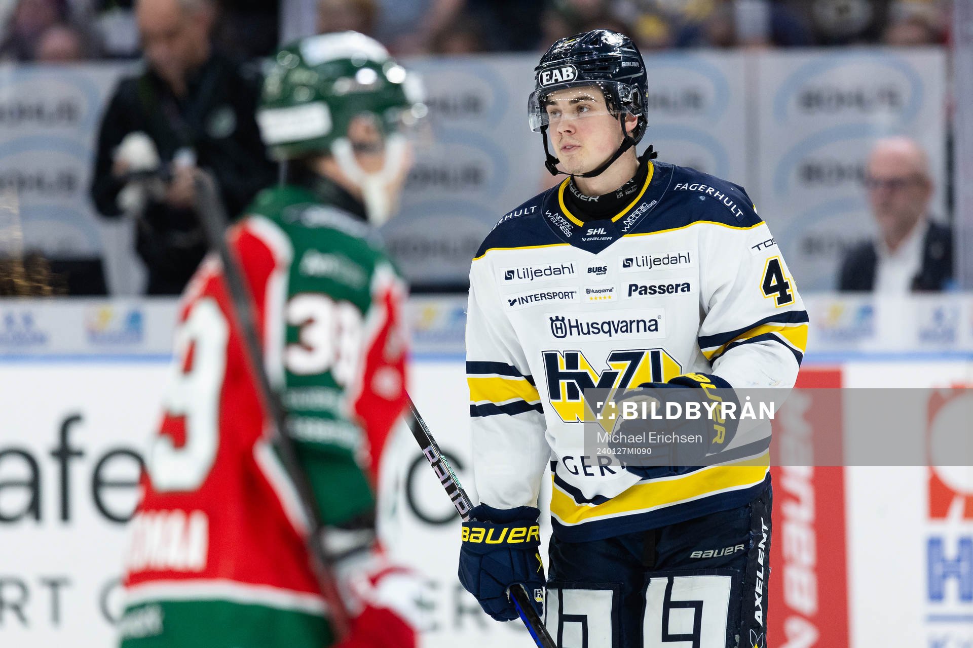 HV71s Hugo Fransson lämnar isen