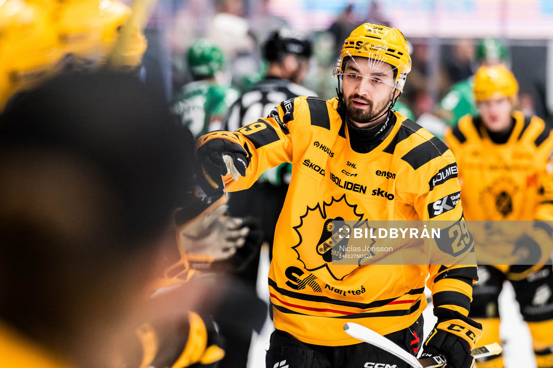 Skellefteås Dylan Sikura jublar