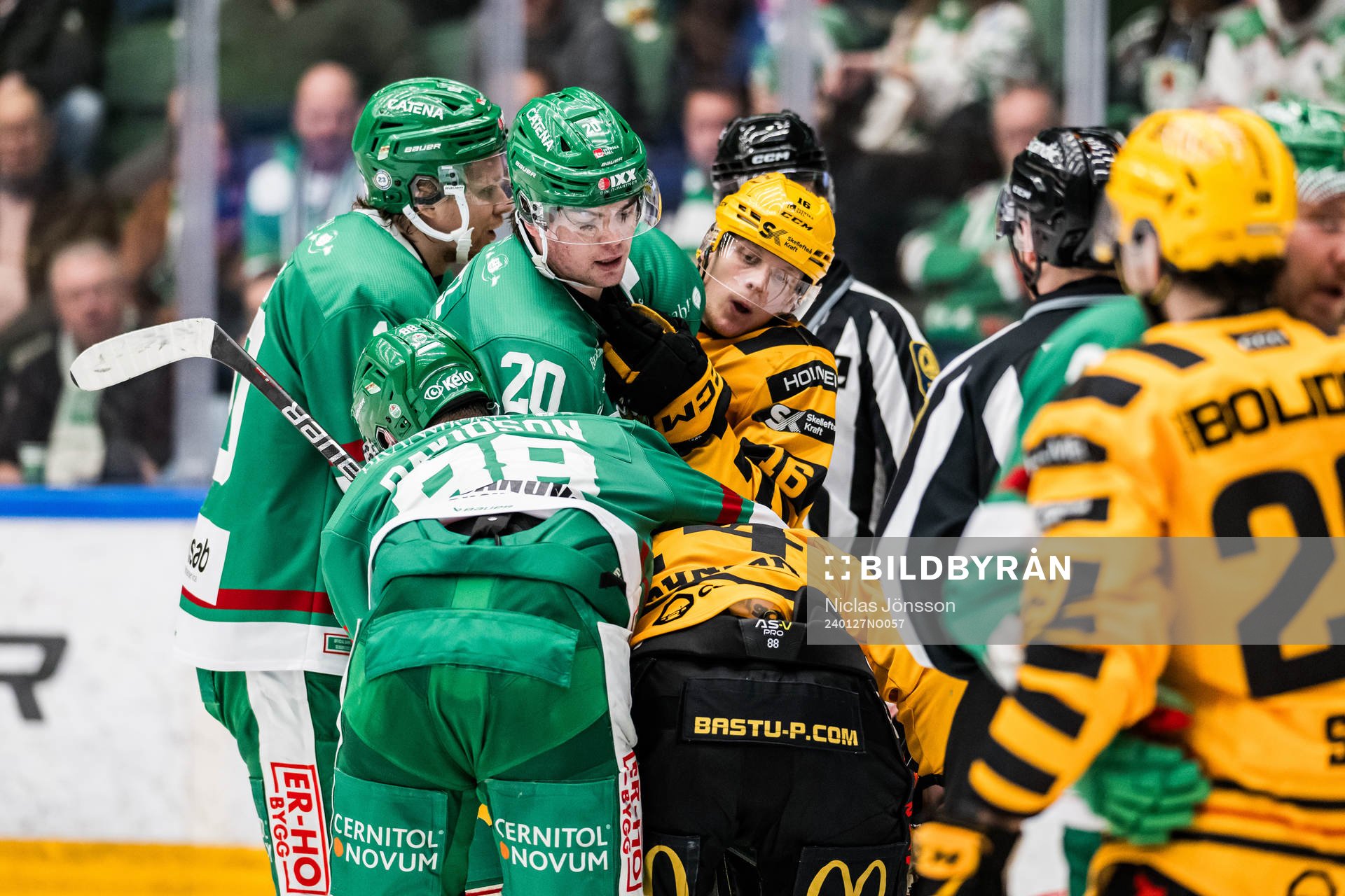 Rögles Brandon Davidson och Skellefteås Andreas Johnson