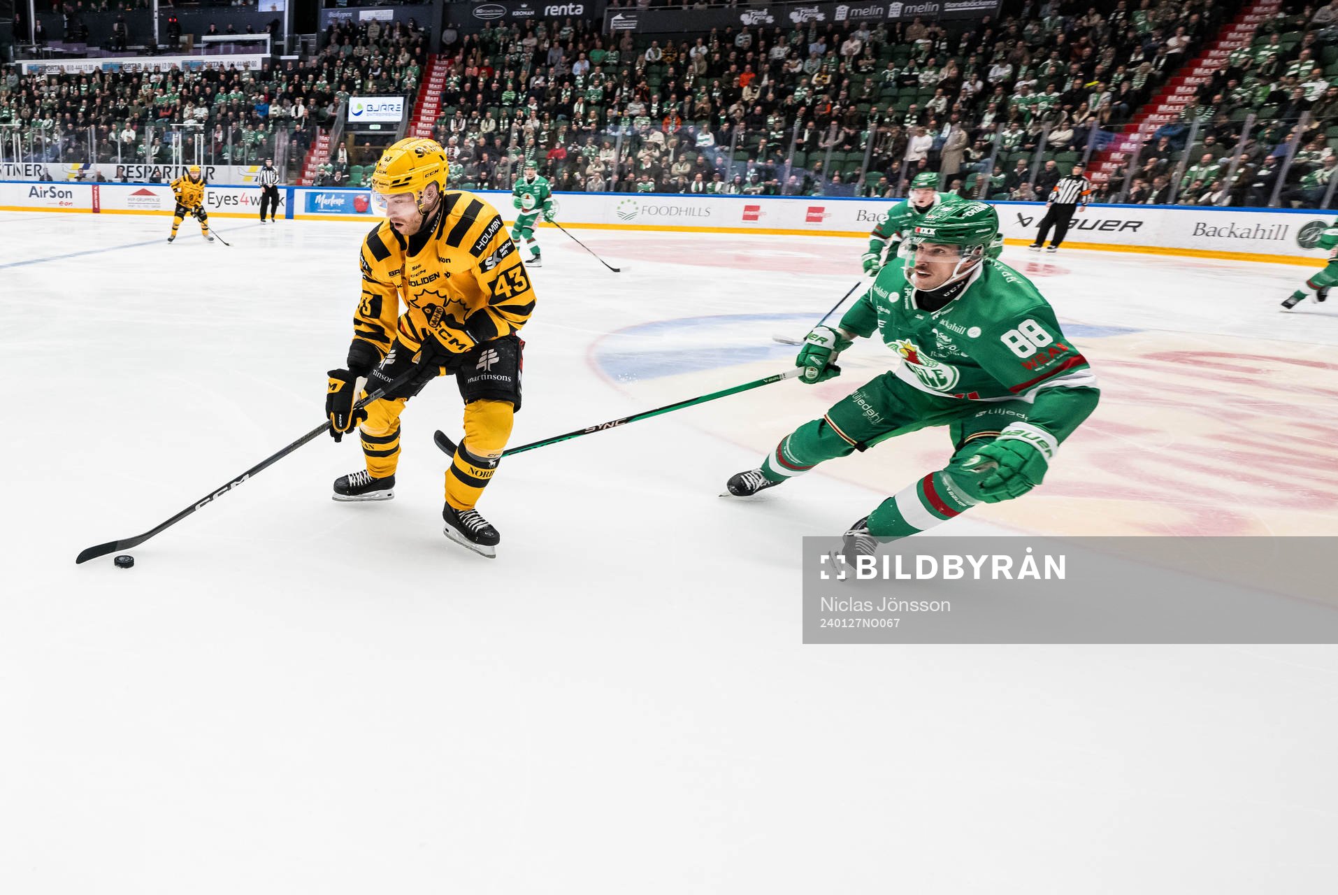 Skellefteås Filip Sandberg och Rögles Brandon Davidson