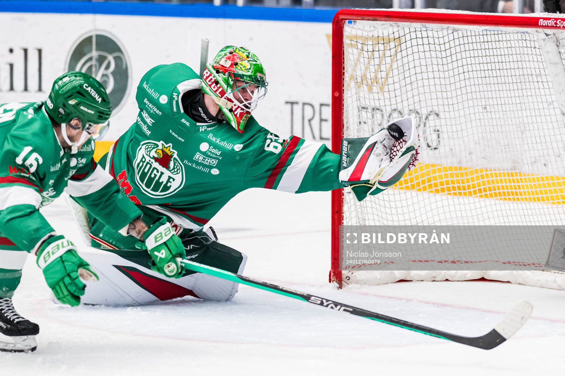 Rögles Christoffer Rifalk och Skellefteås Jonathan Johnson