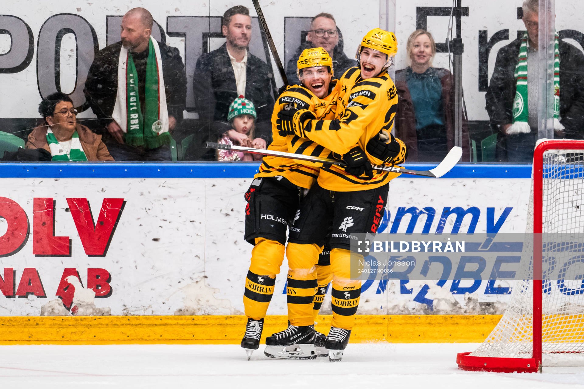 Skellefteås Andreas Johnson och Jonathan Johnson jublar