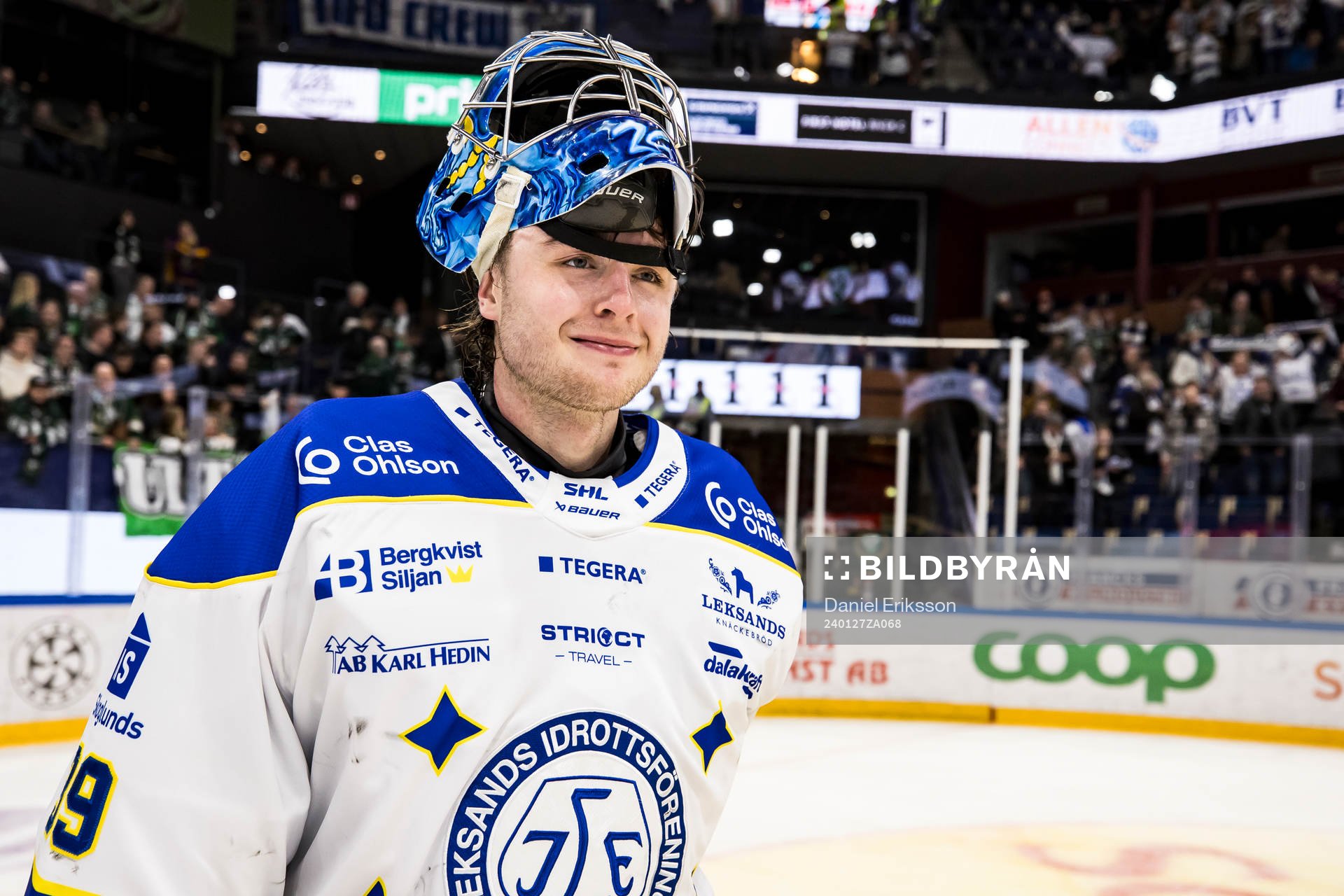 Leksands målvakt Filip Larsson jublar