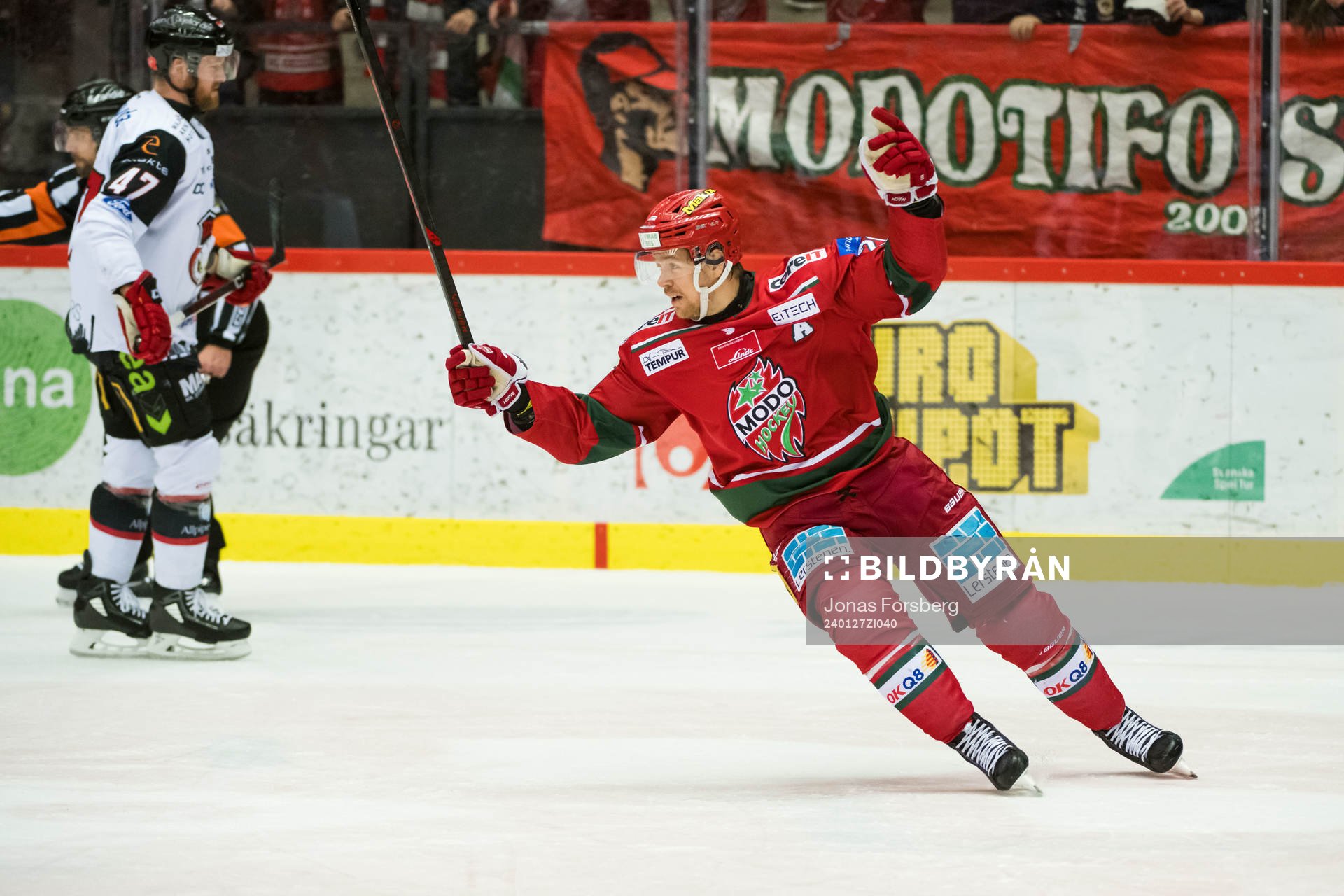 MoDos Mikkel Aagaard jublar