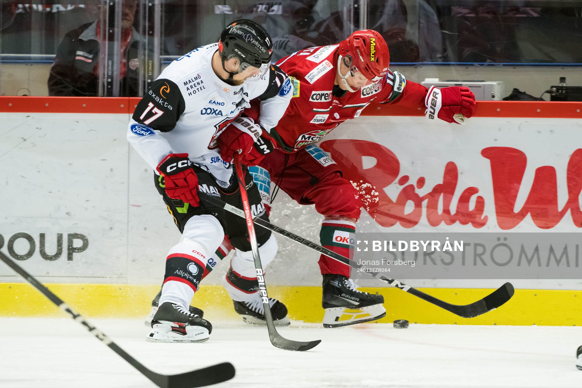 Malmö Redhawks Johan Ivarsson och MoDos Sampo Ranta