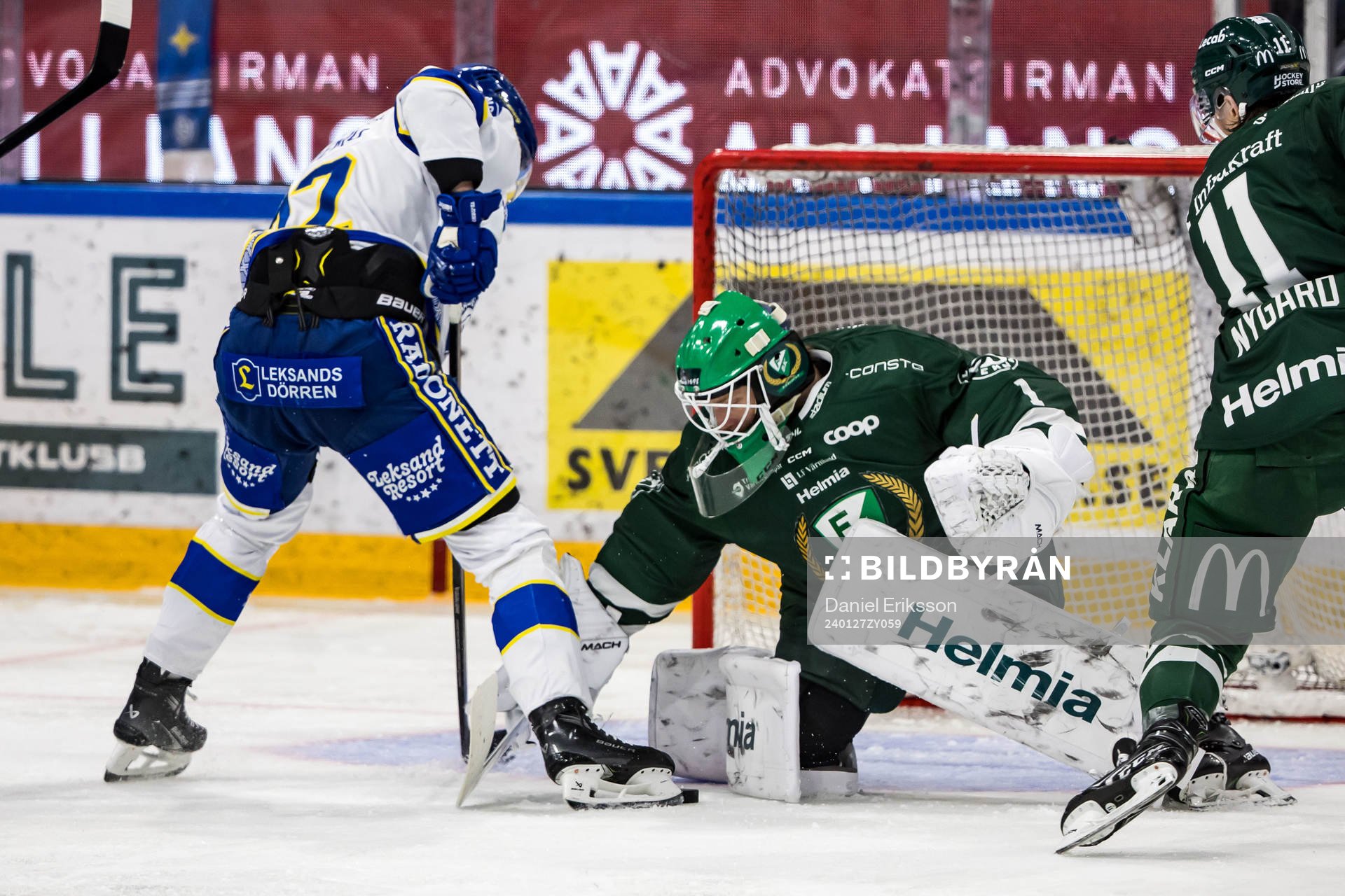 Leksands Lukas Vejdemo och Färjestads målvakt Victor