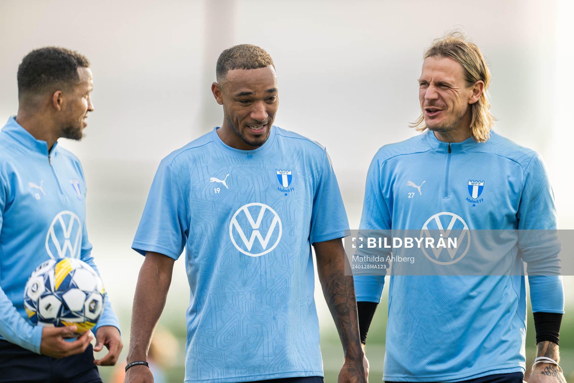 Derek Cornelius och målvakt Johan Dahlin