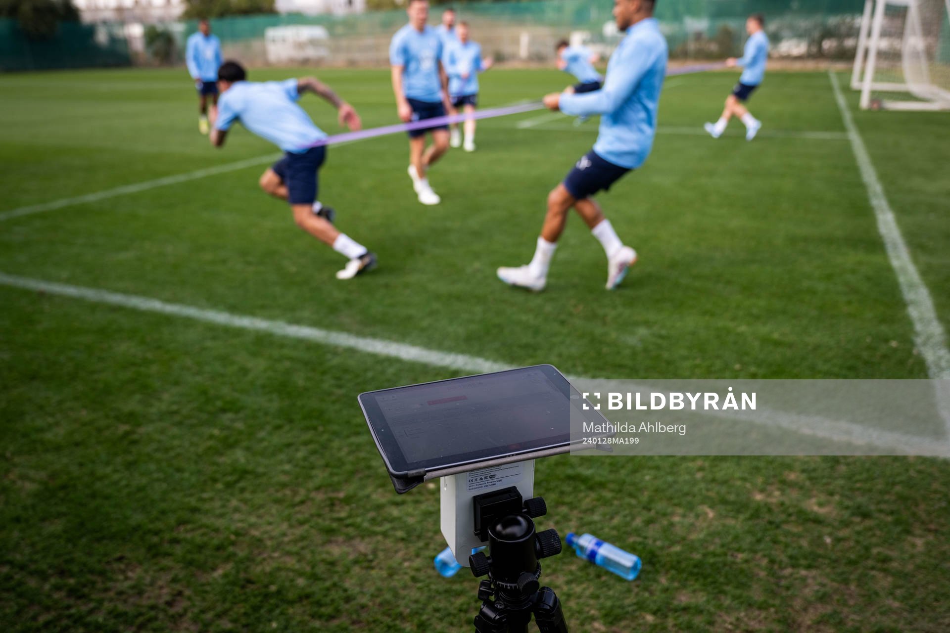 En Ipad bredvid träningsplanen under en träning med Malmö FF den 28 januari 2024 i Estepona. 