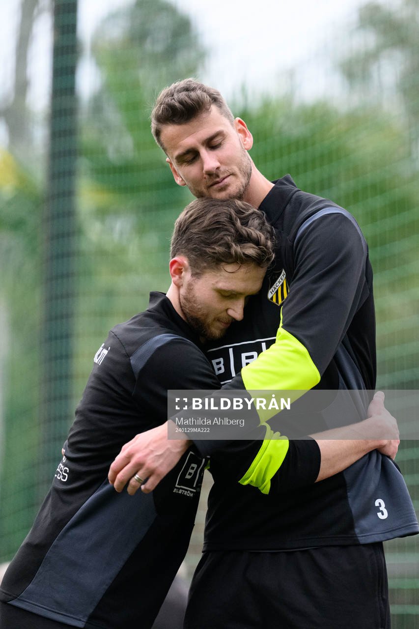 Adam Lundqvist och Johan Hammar under en träning med Häcken den 29 januari 2024 i Marbella. 