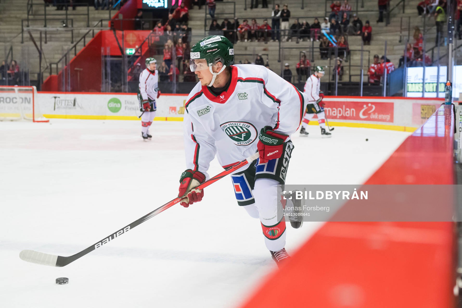 Frölundas Christian Folin innan ishockeymatchen i SHL