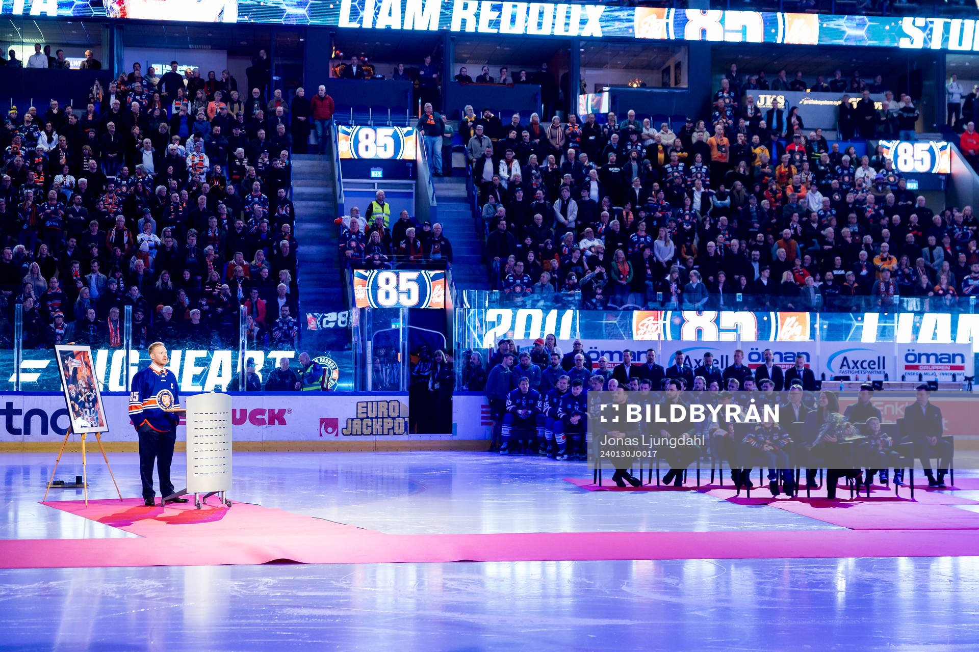 Den tidigare Växjö-spelaren Liam Reddox hyllas innan