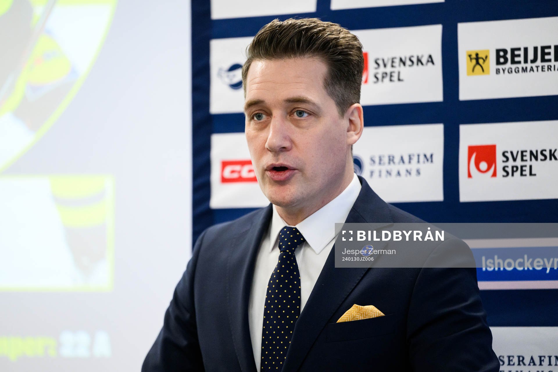 Tre Kronors förbundskapten Sam Hallam