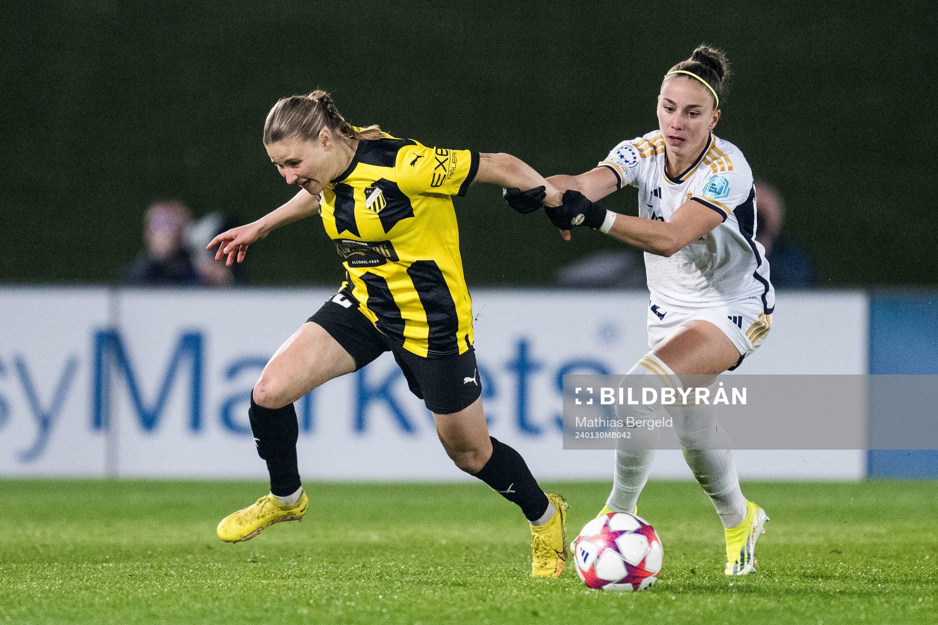 Katariina Kosola of Häcken and Athenea of Real Madrid