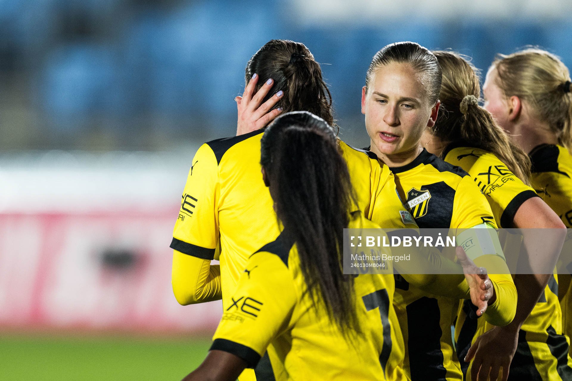 Rusul Rosa Kafaji of Häcken celebrates with Filippa Curmark