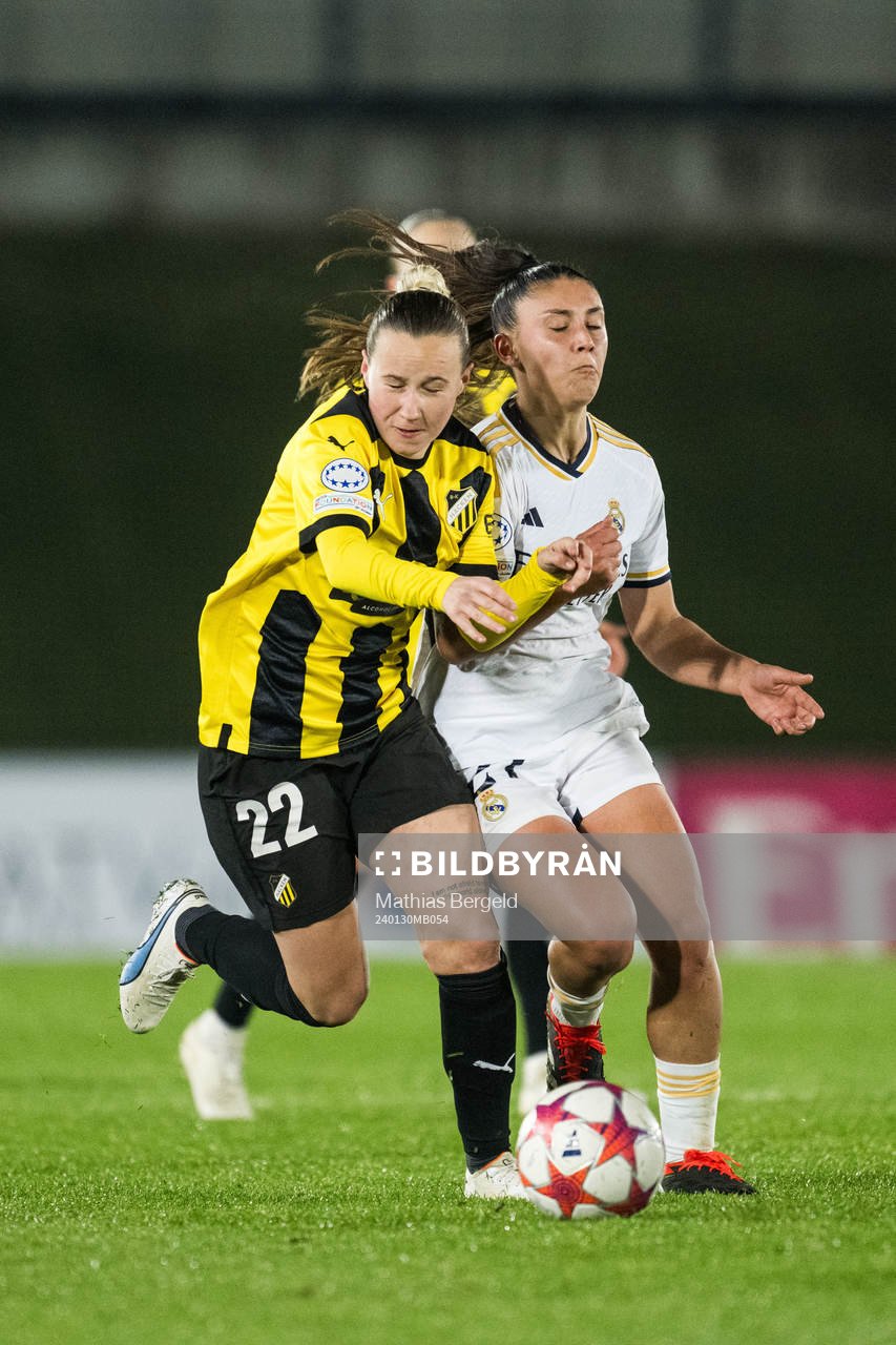 Marika Bergman Lundin of Häcken and Olaya of Real Madrid