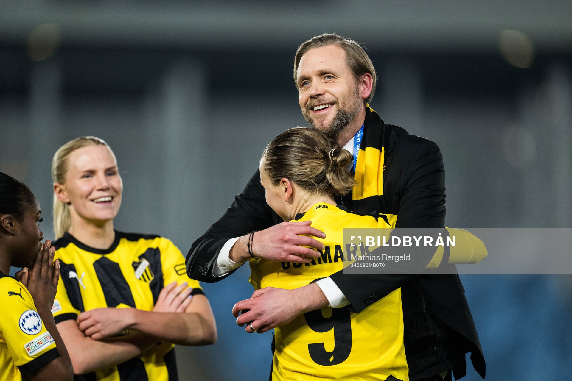 Filippa Curmark of Häcken celebrates with club manager
