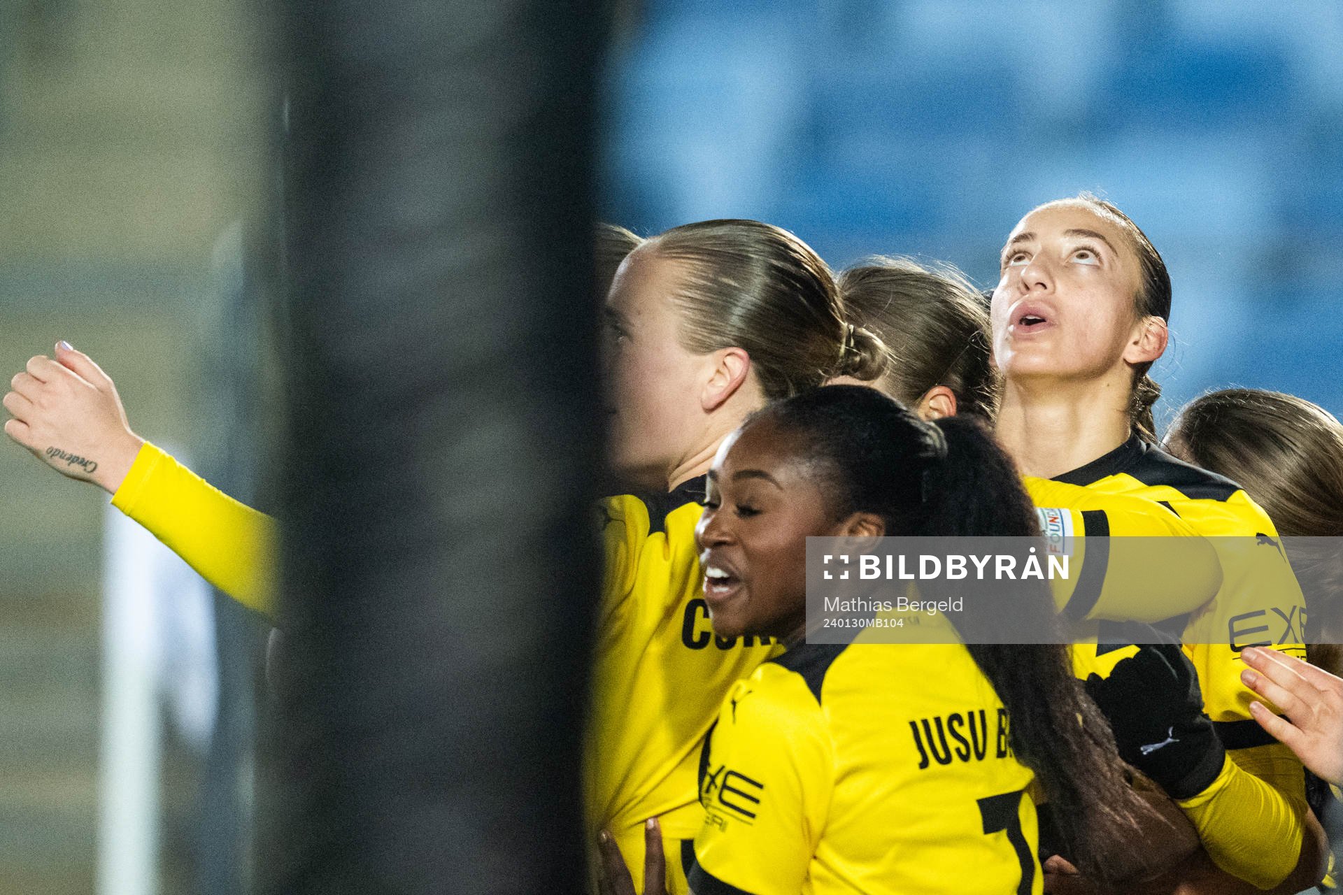 Rusul Rosa Kafaji of Häcken celebrates with team mates