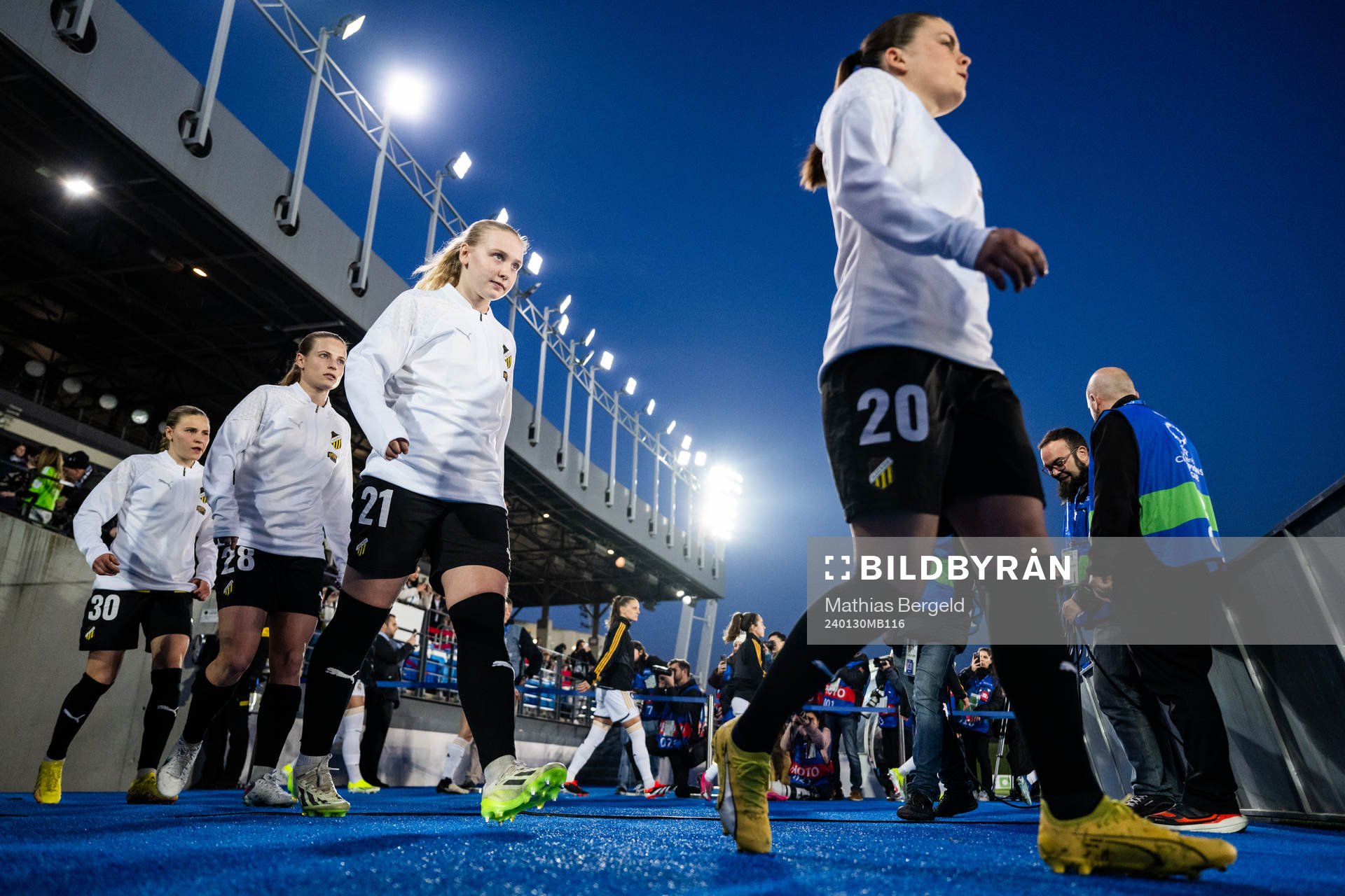 Johanna Fossdalsá Sørensen of Häcken enters the pitch