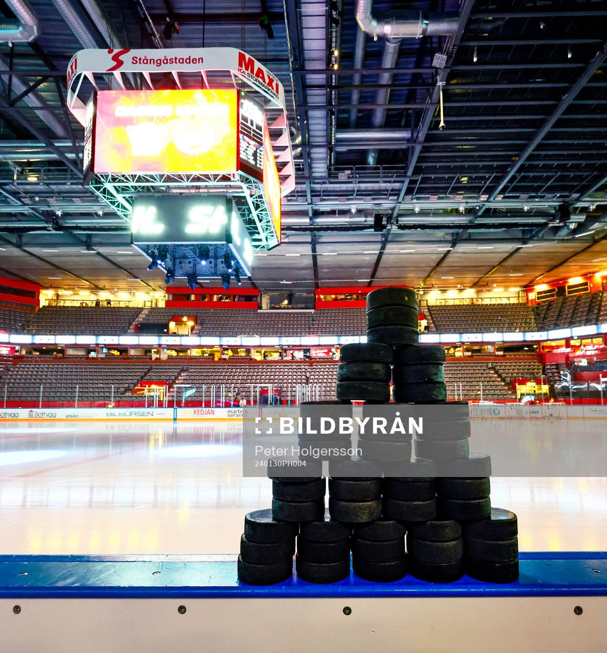 Puckar i SAAB Arena
