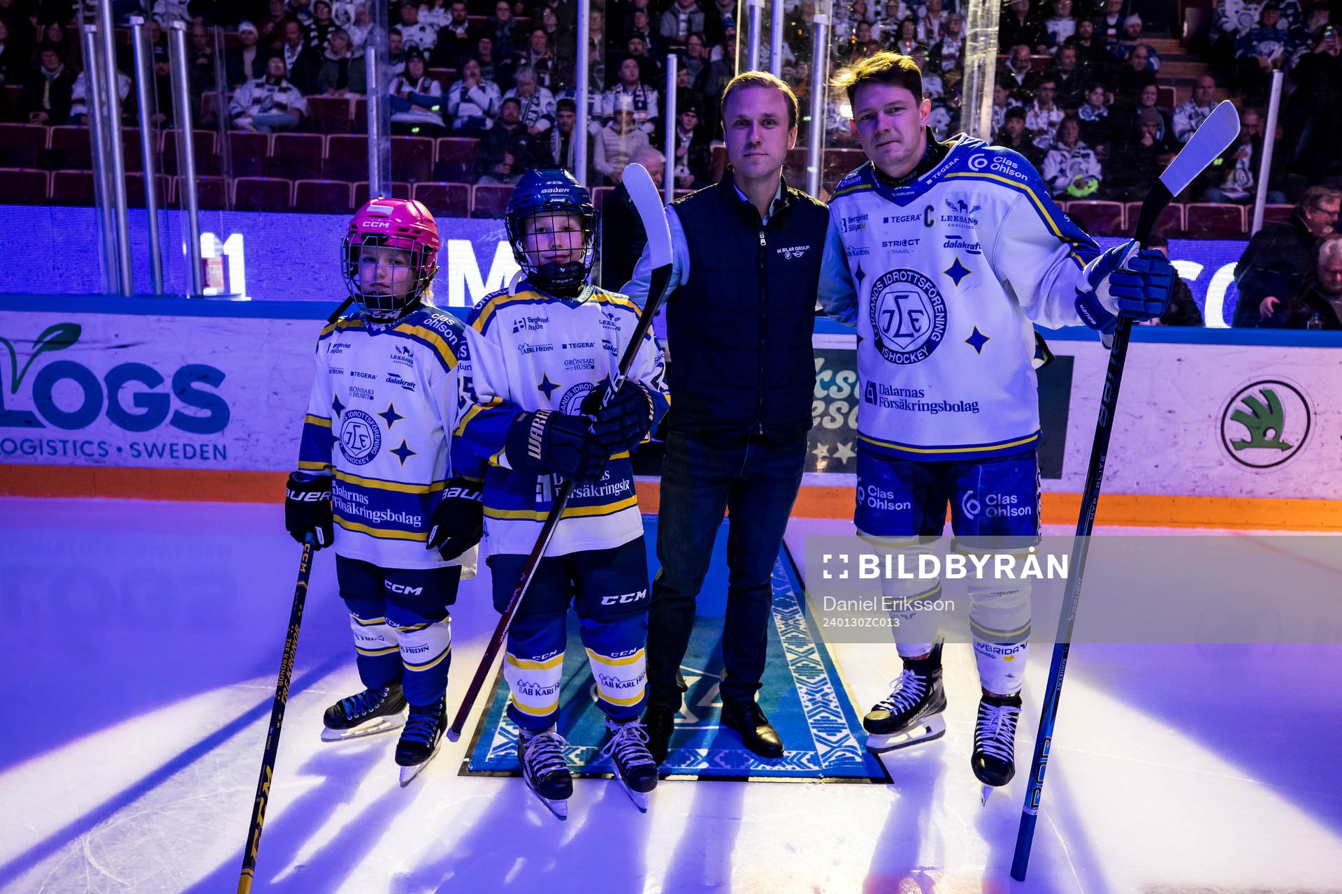 Leksands Patrik Zackrisson med kvällens matchvärd och