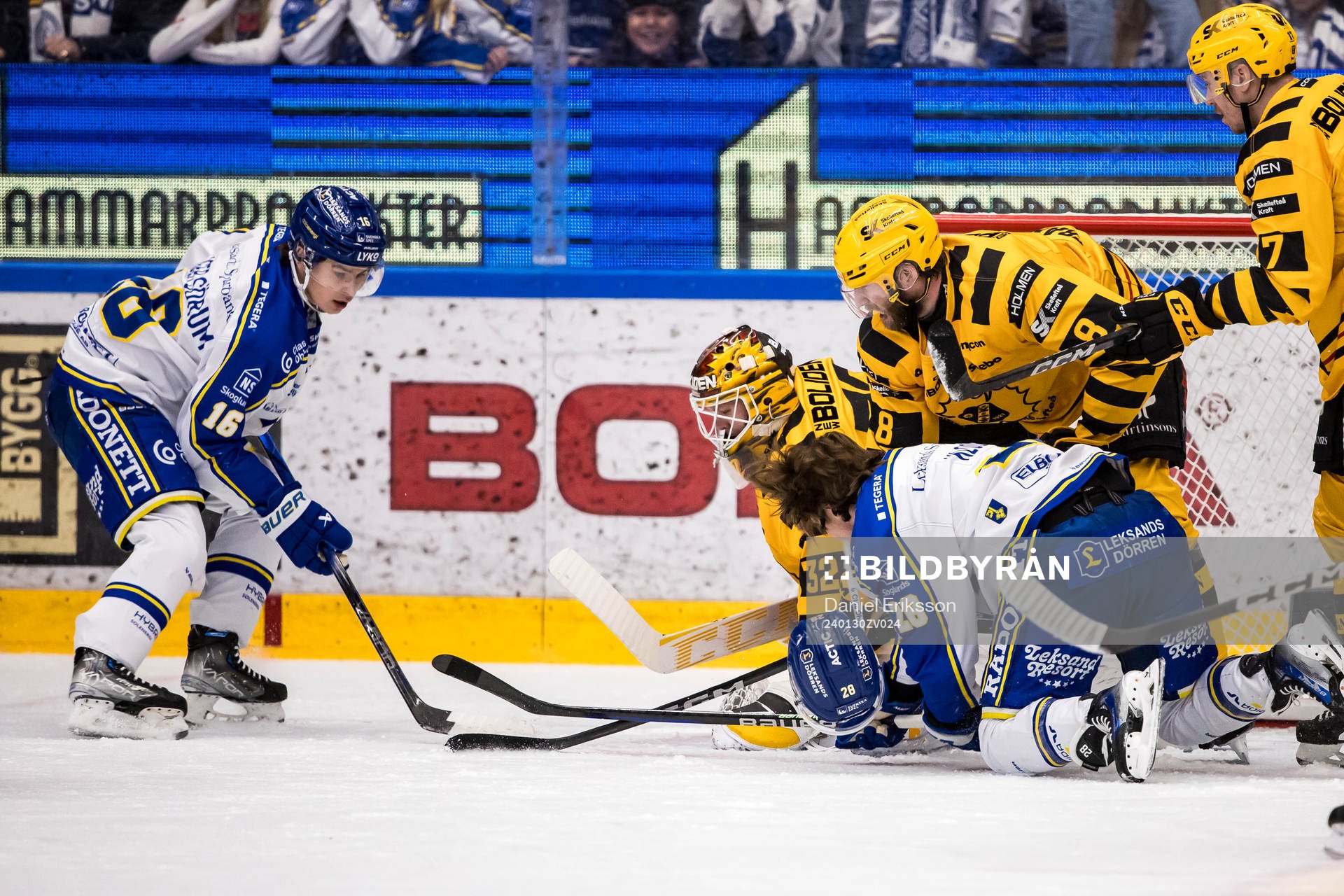 Leksands Felix Unger Sörum och Skellefteås målvakt Linus