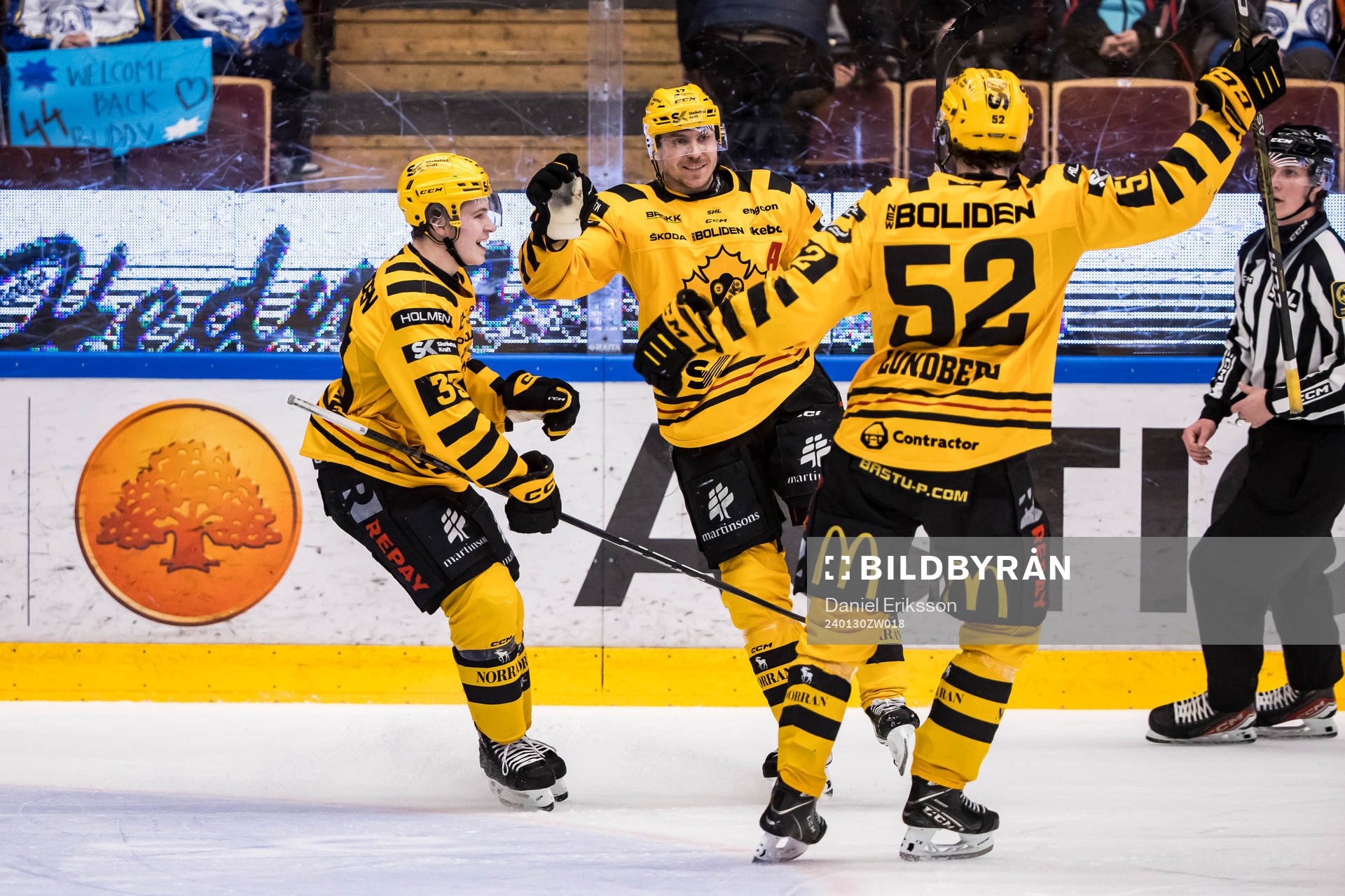Skellefteås spelarna jublar